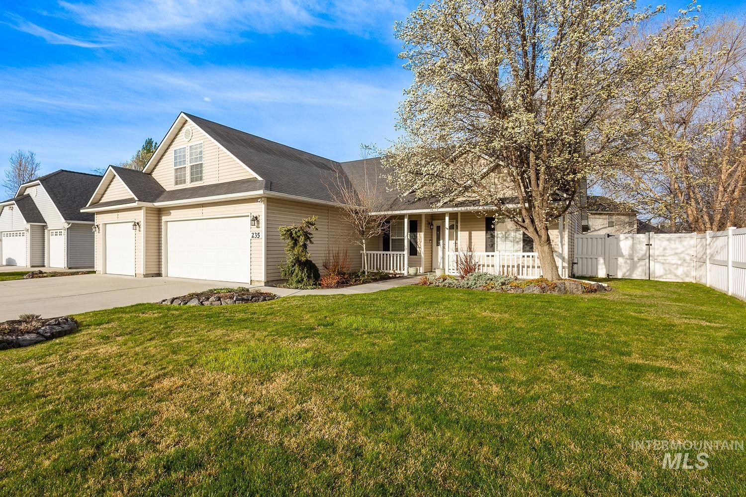 235 S Alcove Ave, Star, Idaho 83669, 3 Bedrooms, 2 Bathrooms, Residential For Sale, Price $450,000,MLS 98979468