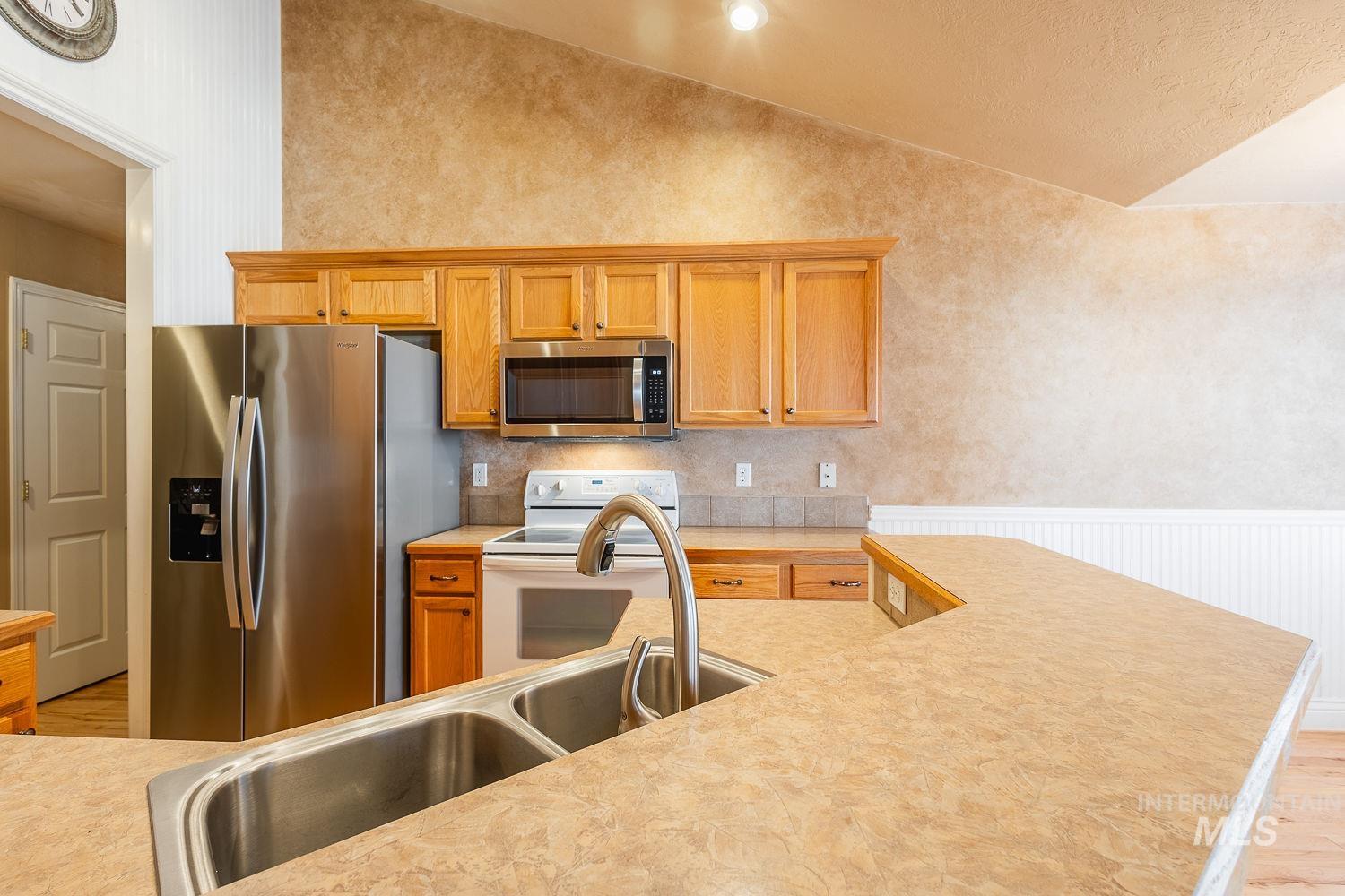 235 S Alcove Ave, Star, Idaho 83669, 3 Bedrooms, 2 Bathrooms, Residential For Sale, Price $450,000,MLS 98979468