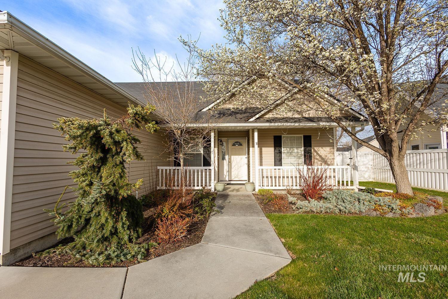 235 S Alcove Ave, Star, Idaho 83669, 3 Bedrooms, 2 Bathrooms, Residential For Sale, Price $450,000,MLS 98979468