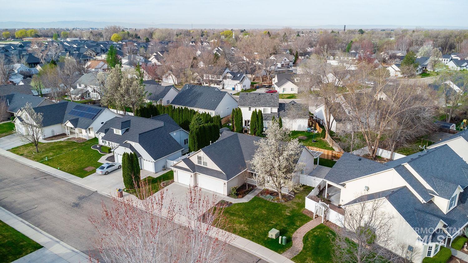 235 S Alcove Ave, Star, Idaho 83669, 3 Bedrooms, 2 Bathrooms, Residential For Sale, Price $450,000,MLS 98979468