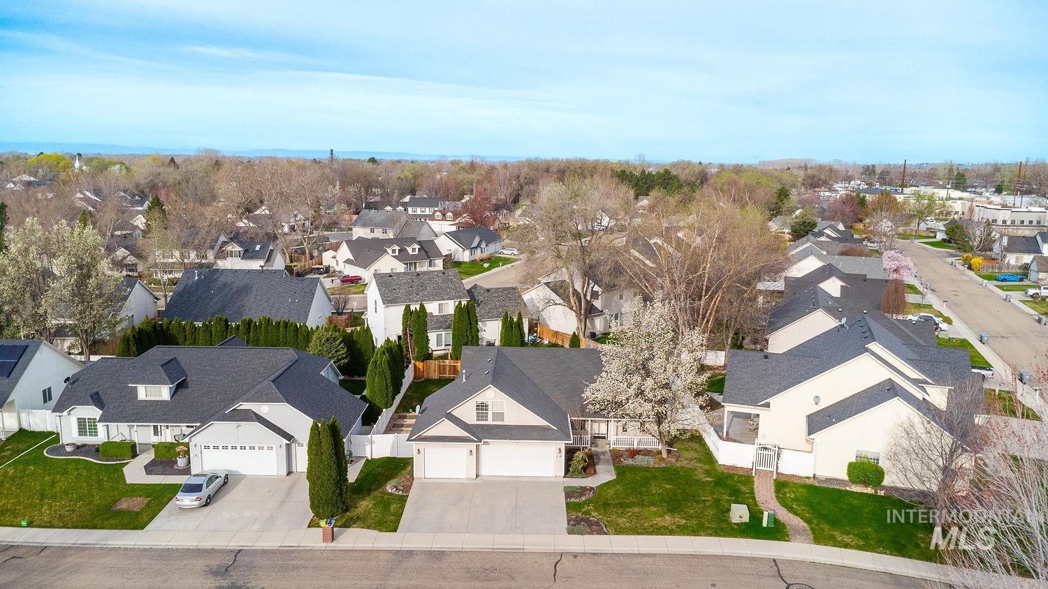 235 S Alcove Ave, Star, Idaho 83669, 3 Bedrooms, 2 Bathrooms, Residential For Sale, Price $450,000,MLS 98979468