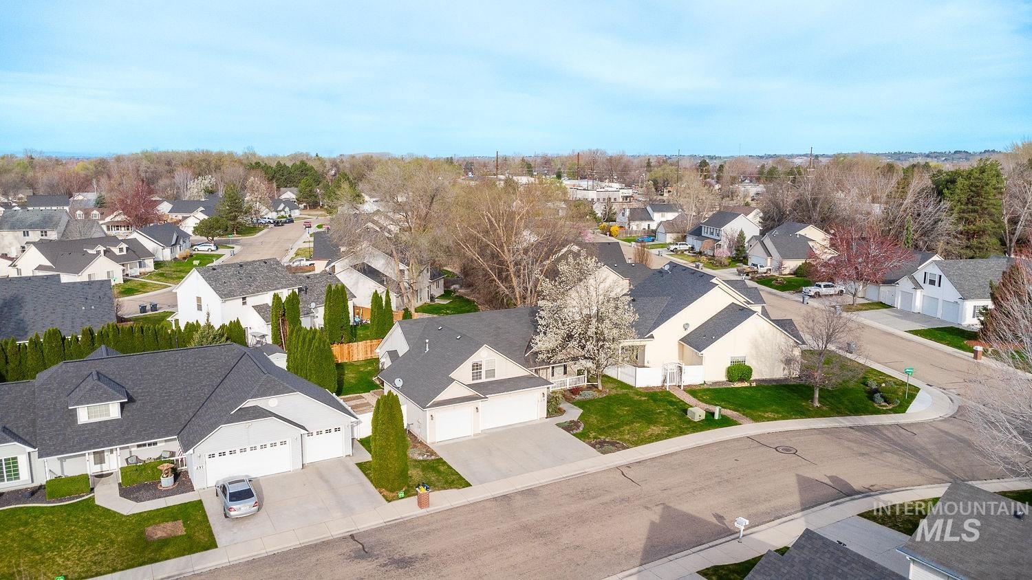 235 S Alcove Ave, Star, Idaho 83669, 3 Bedrooms, 2 Bathrooms, Residential For Sale, Price $450,000,MLS 98979468