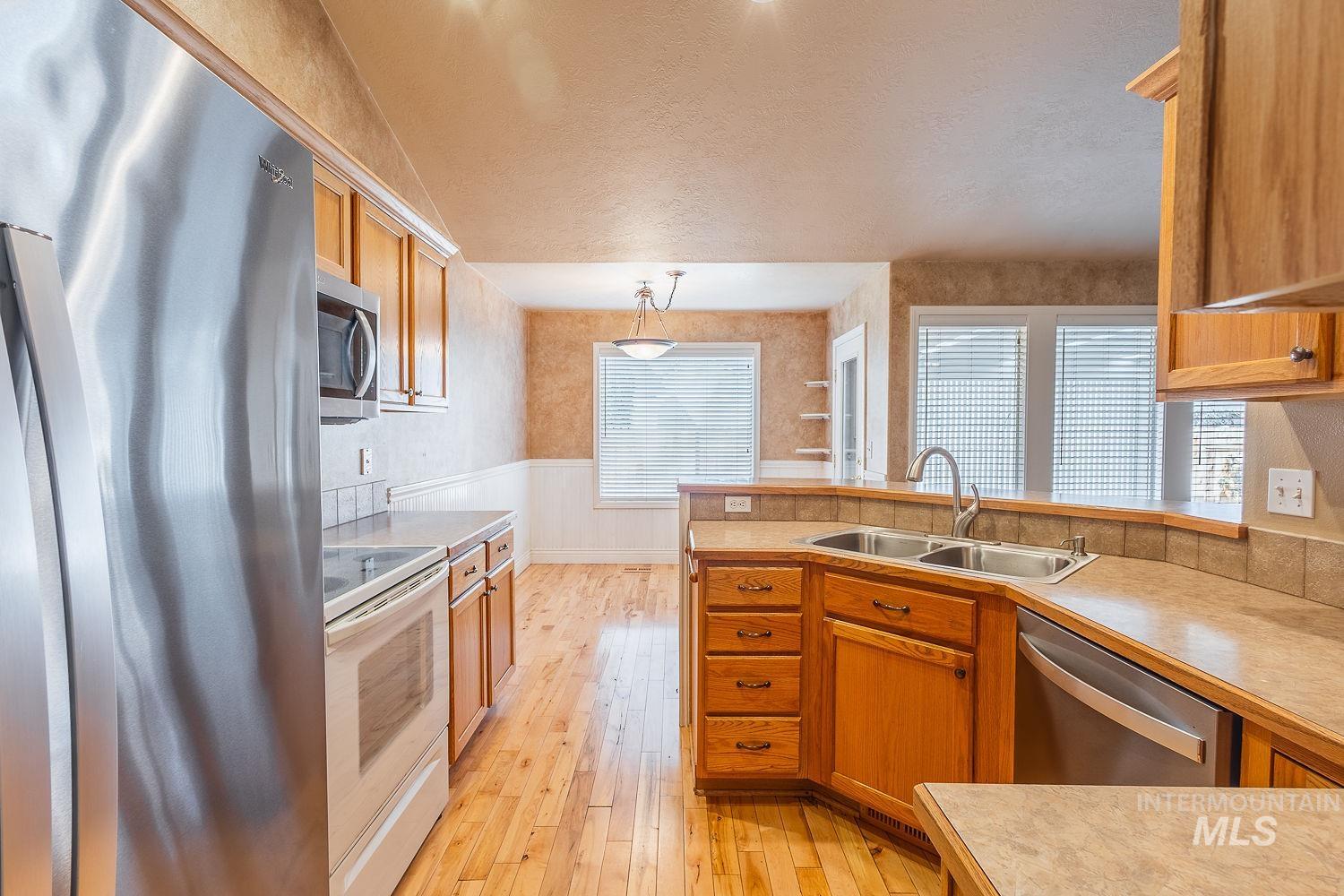 235 S Alcove Ave, Star, Idaho 83669, 3 Bedrooms, 2 Bathrooms, Residential For Sale, Price $450,000,MLS 98979468