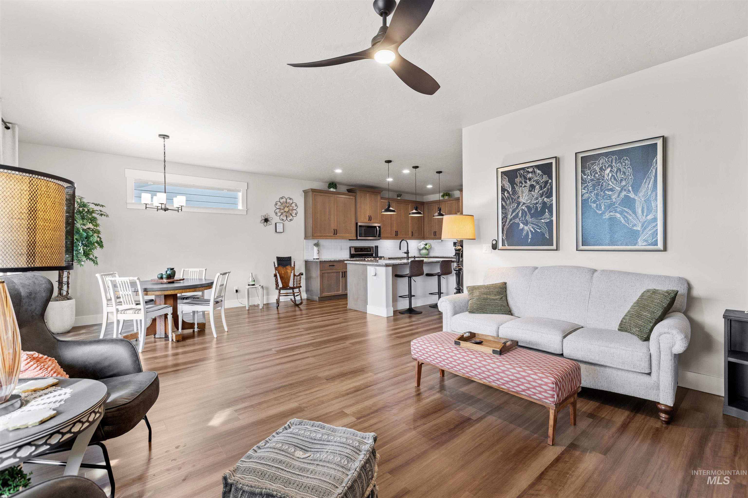 2207 W Gelding St, Middleton, Idaho 83644, 3 Bedrooms, 2 Bathrooms, Residential For Sale, Price $424,900,MLS 98979473