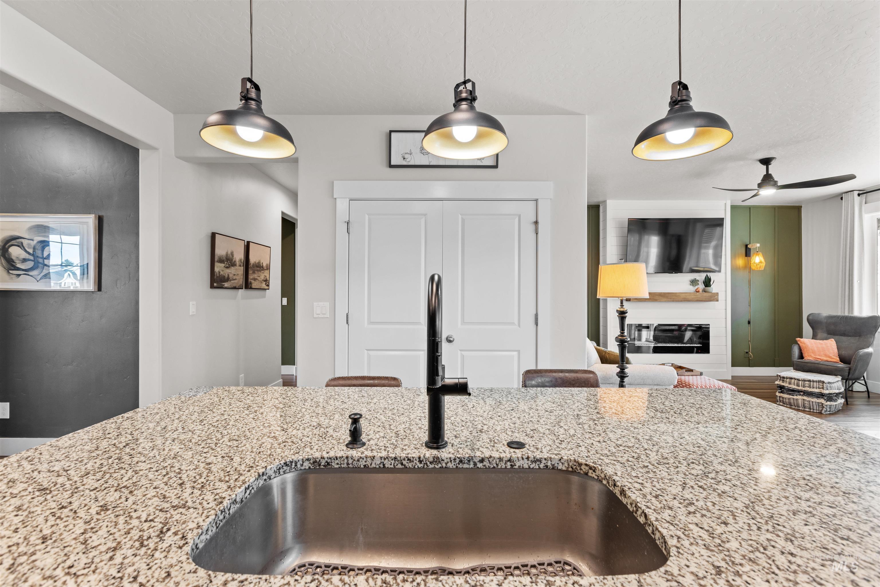 2207 W Gelding St, Middleton, Idaho 83644, 3 Bedrooms, 2 Bathrooms, Residential For Sale, Price $424,900,MLS 98979473