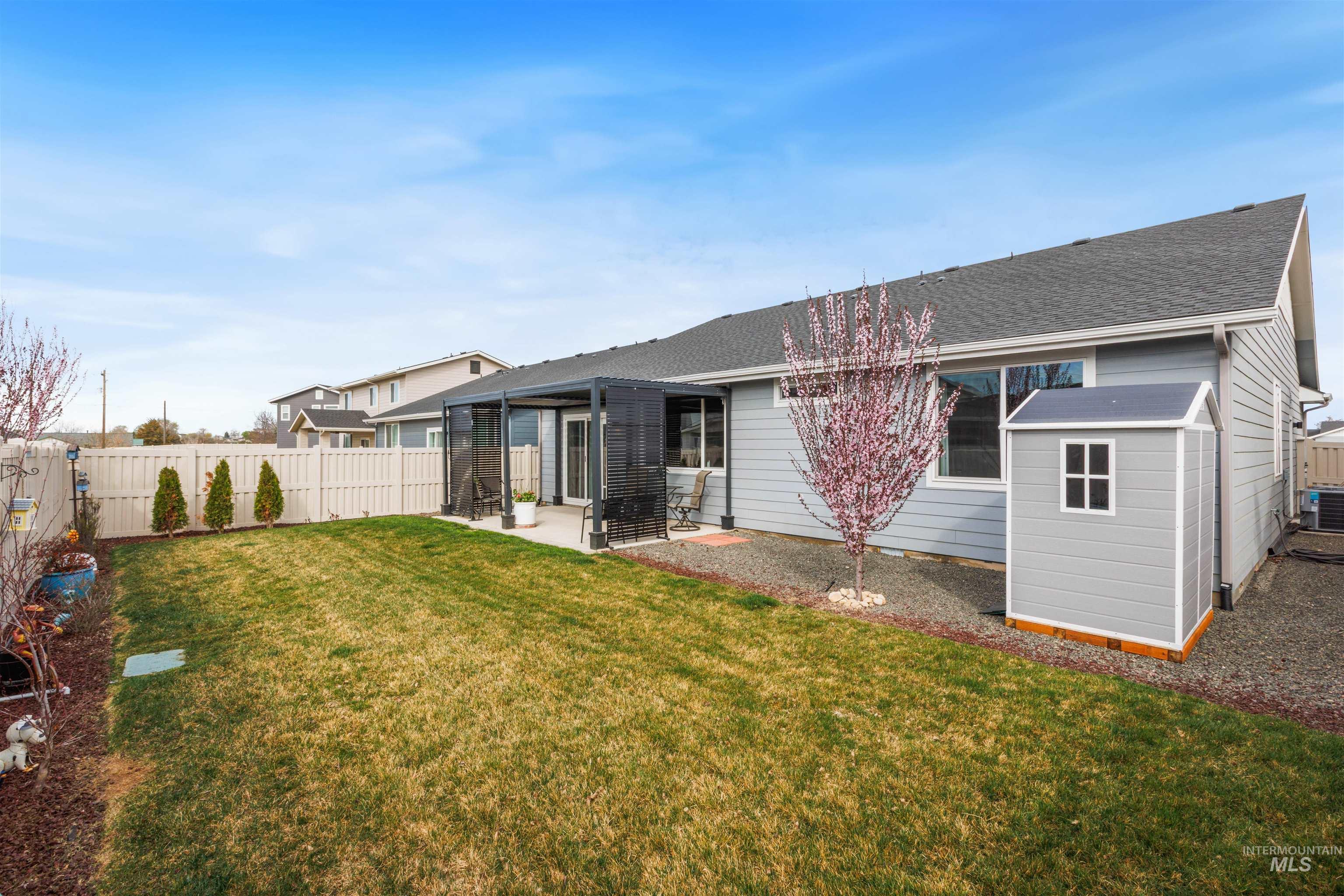 2207 W Gelding St, Middleton, Idaho 83644, 3 Bedrooms, 2 Bathrooms, Residential For Sale, Price $424,900,MLS 98979473