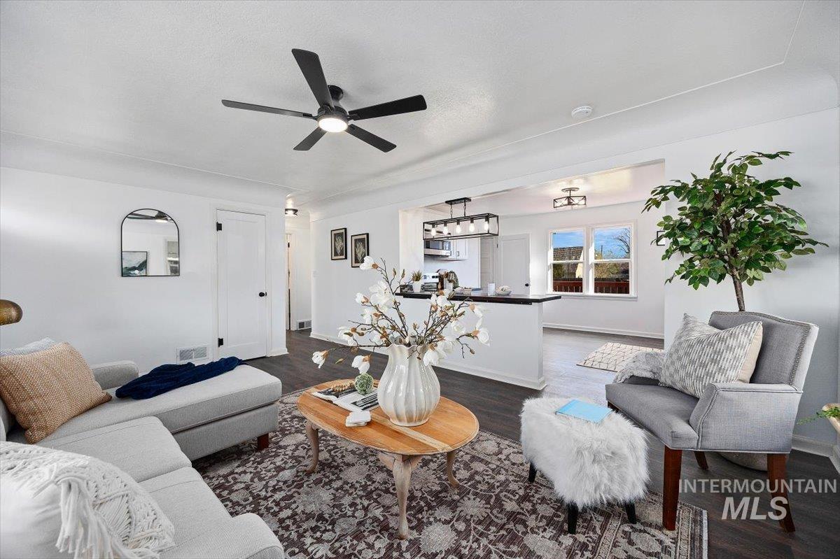 624 N 11th Ave, Buhl, Idaho 83316, 2 Bedrooms, 1 Bathroom, Residential For Sale, Price $275,000,MLS 98979477