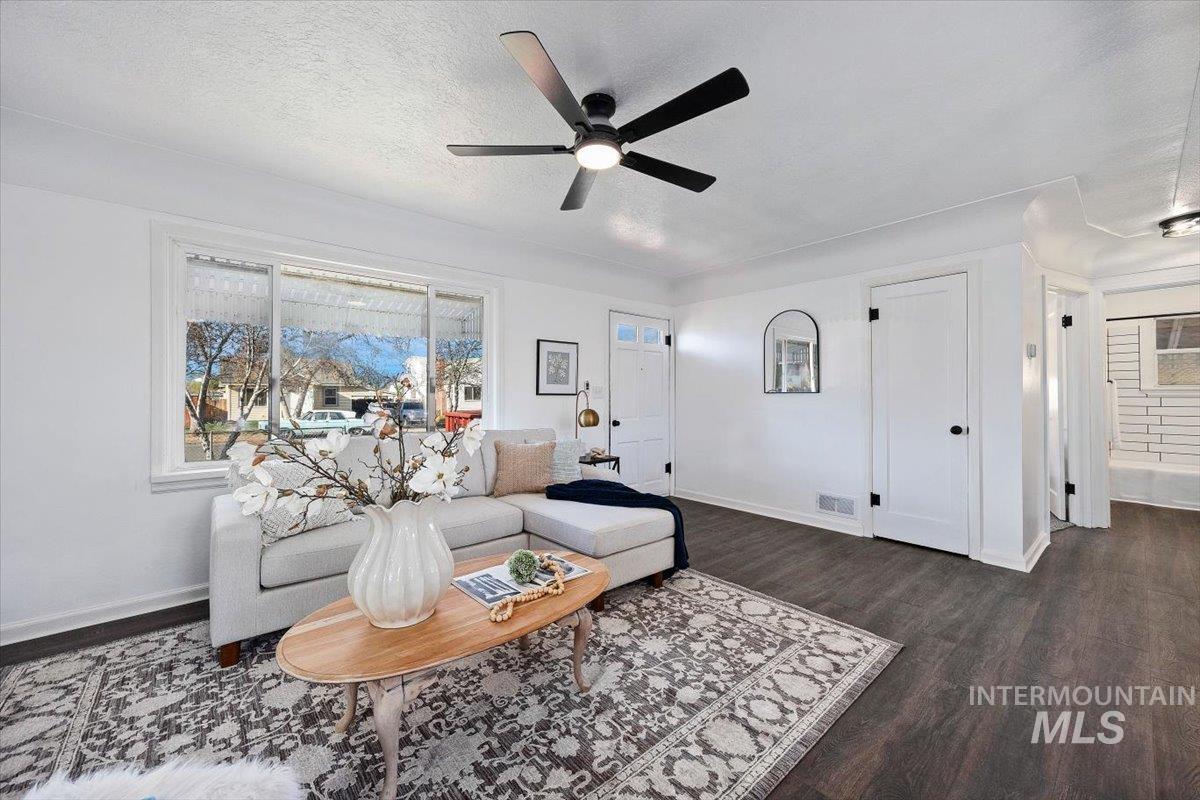 624 N 11th Ave, Buhl, Idaho 83316, 2 Bedrooms, 1 Bathroom, Residential For Sale, Price $275,000,MLS 98979477