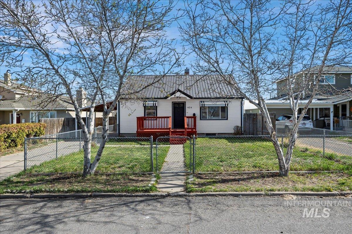 624 N 11th Ave, Buhl, Idaho 83316, 2 Bedrooms, 1 Bathroom, Residential For Sale, Price $275,000,MLS 98979477