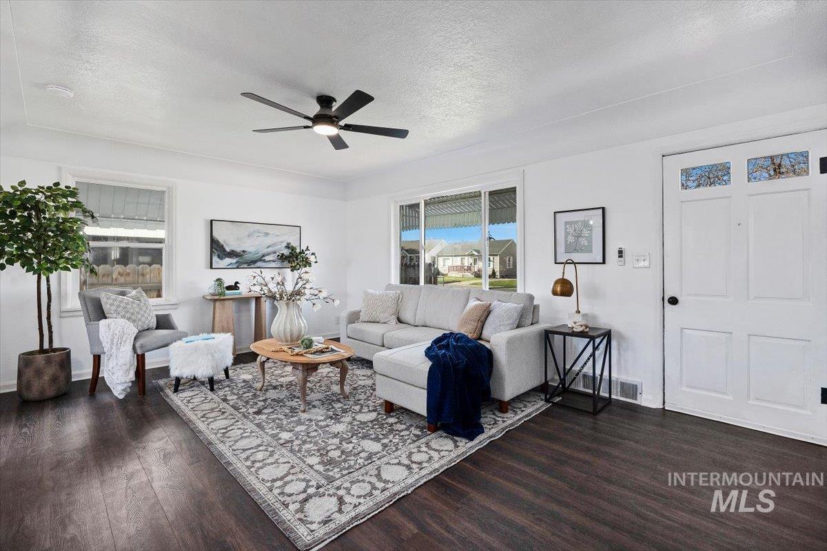 624 N 11th Ave, Buhl, Idaho 83316, 2 Bedrooms, 1 Bathroom, Residential For Sale, Price $275,000,MLS 98979477