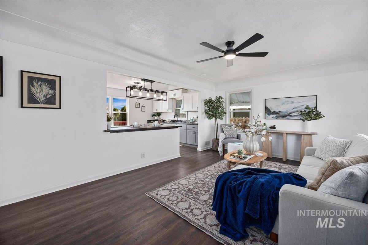 624 N 11th Ave, Buhl, Idaho 83316, 2 Bedrooms, 1 Bathroom, Residential For Sale, Price $275,000,MLS 98979477