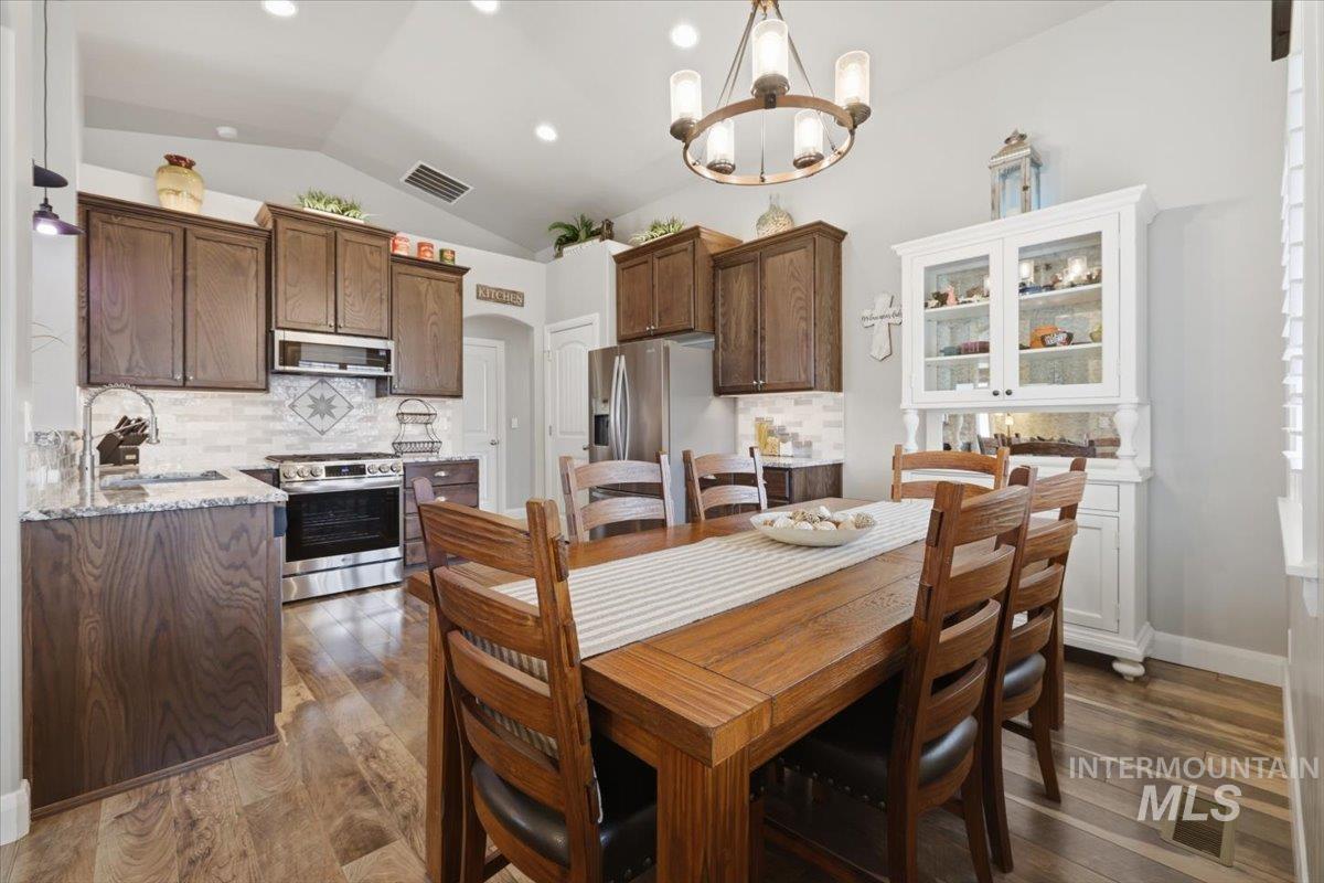 9382 S Updale Avenue, Kuna, Idaho 83634, 3 Bedrooms, 2 Bathrooms, Residential For Sale, Price $469,990, 98979478