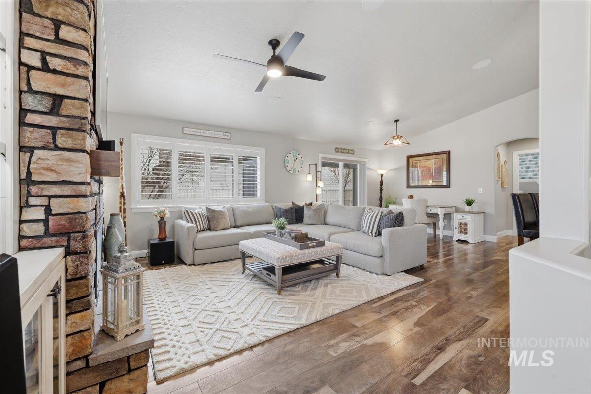 9382 S Updale Avenue, Kuna, Idaho 83634, 3 Bedrooms, 2 Bathrooms, Residential For Sale, Price $469,990, 98979478