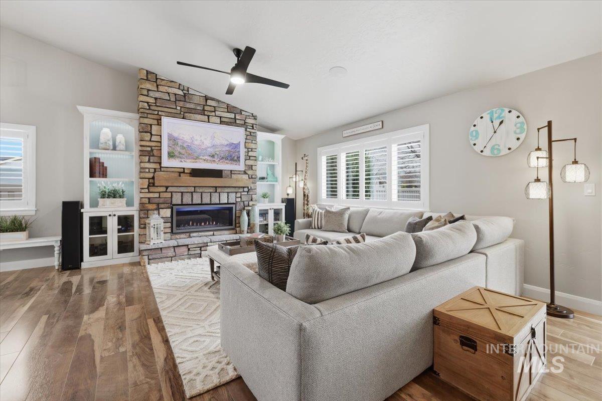 9382 S Updale Avenue, Kuna, Idaho 83634, 3 Bedrooms, 2 Bathrooms, Residential For Sale, Price $469,990, 98979478