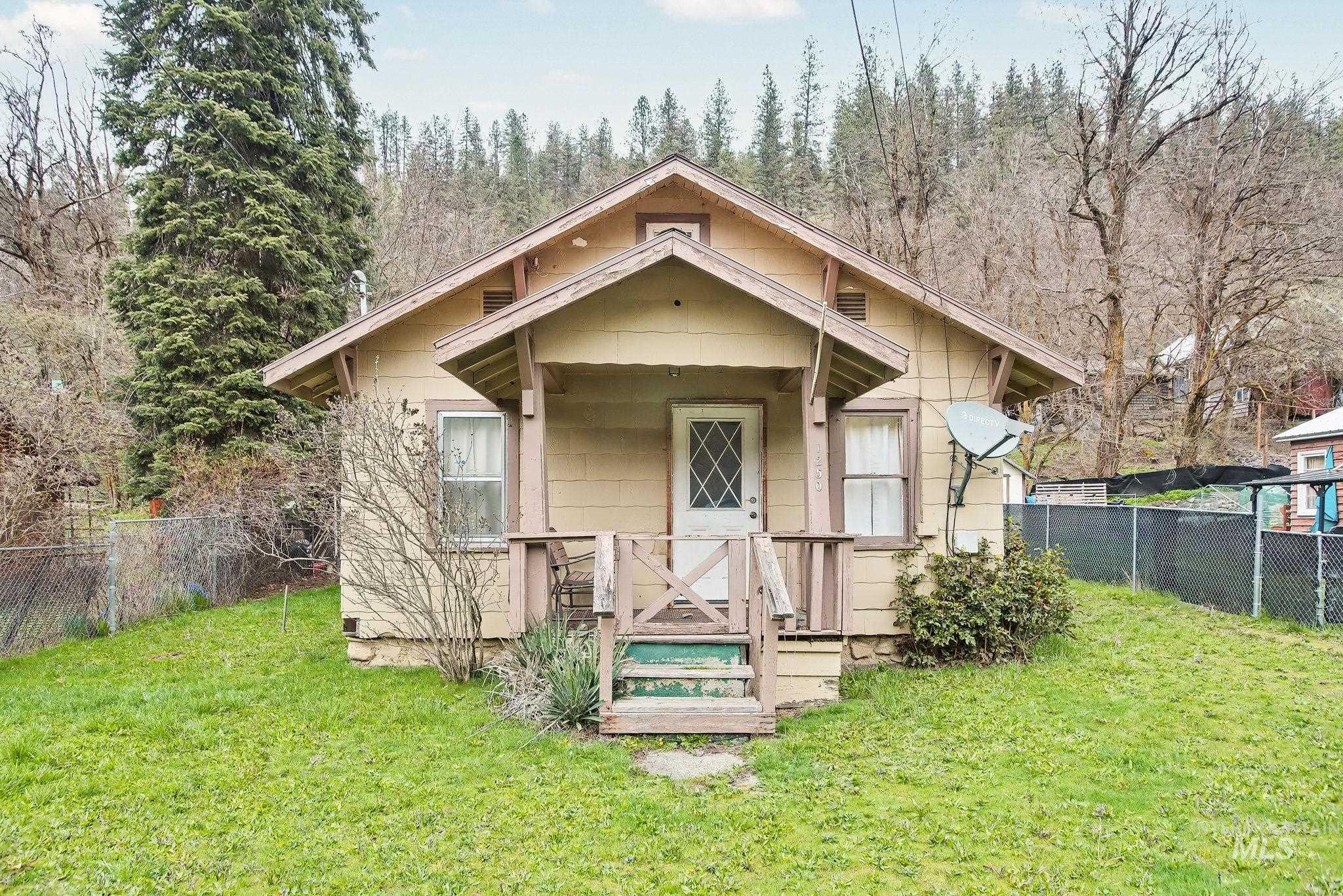 1250 Michigan Avenue, Orofino, Idaho 83544, 5 Bedrooms, 1 Bathroom, Residential For Sale, Price $189,000,MLS 98979479