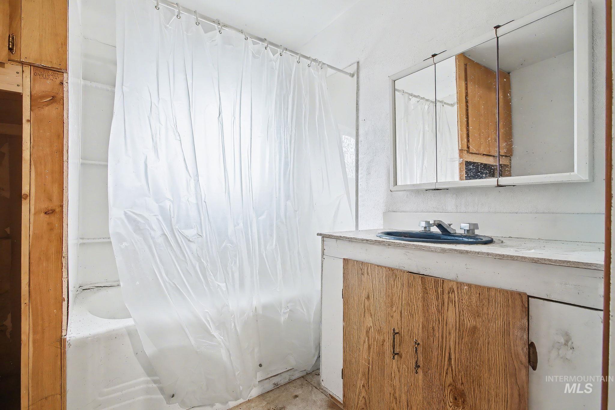 1250 Michigan Avenue, Orofino, Idaho 83544, 5 Bedrooms, 1 Bathroom, Residential For Sale, Price $189,000,MLS 98979479