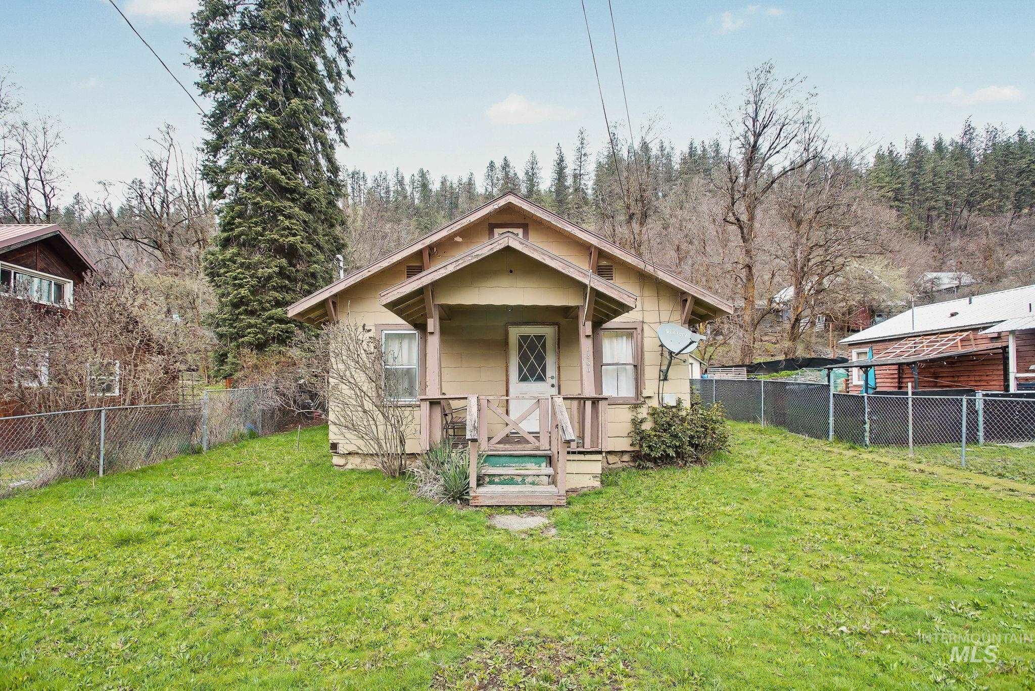 1250 Michigan Avenue, Orofino, Idaho 83544, 5 Bedrooms, 1 Bathroom, Residential For Sale, Price $189,000,MLS 98979479