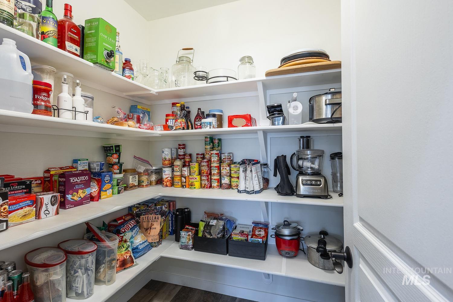 1332 W Raelin Dr, Nampa, Idaho 83686, 4 Bedrooms, 3 Bathrooms, Residential For Sale, Price $549,900, 98979480