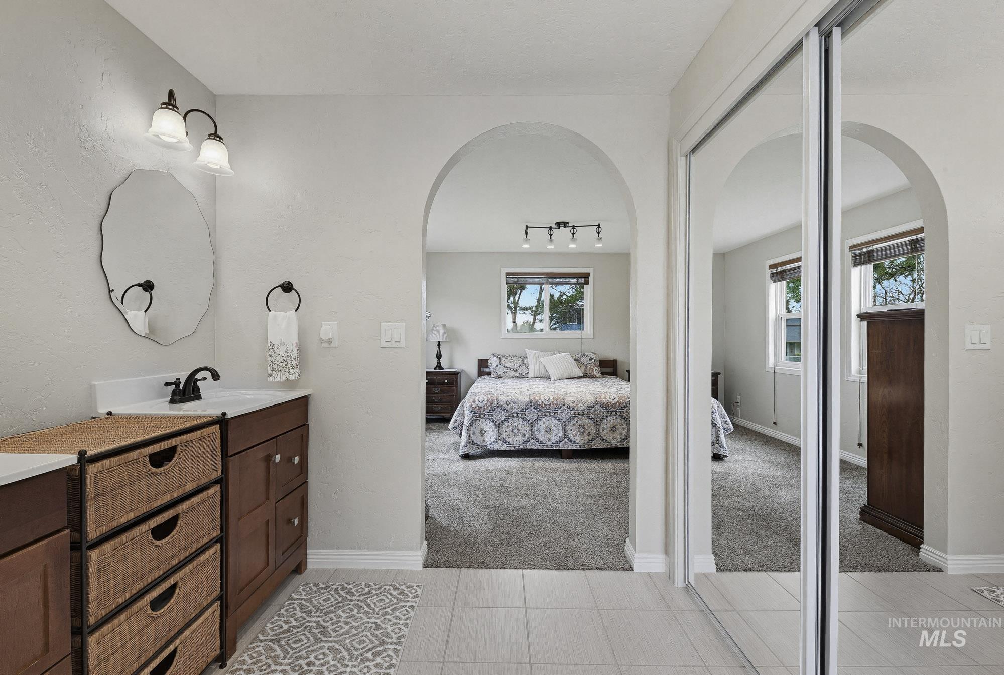 13042 S Ocotillo Dr, Kuna, Idaho 83634, 2 Bedrooms, 2 Bathrooms, Residential For Sale, Price $525,000, 98979485