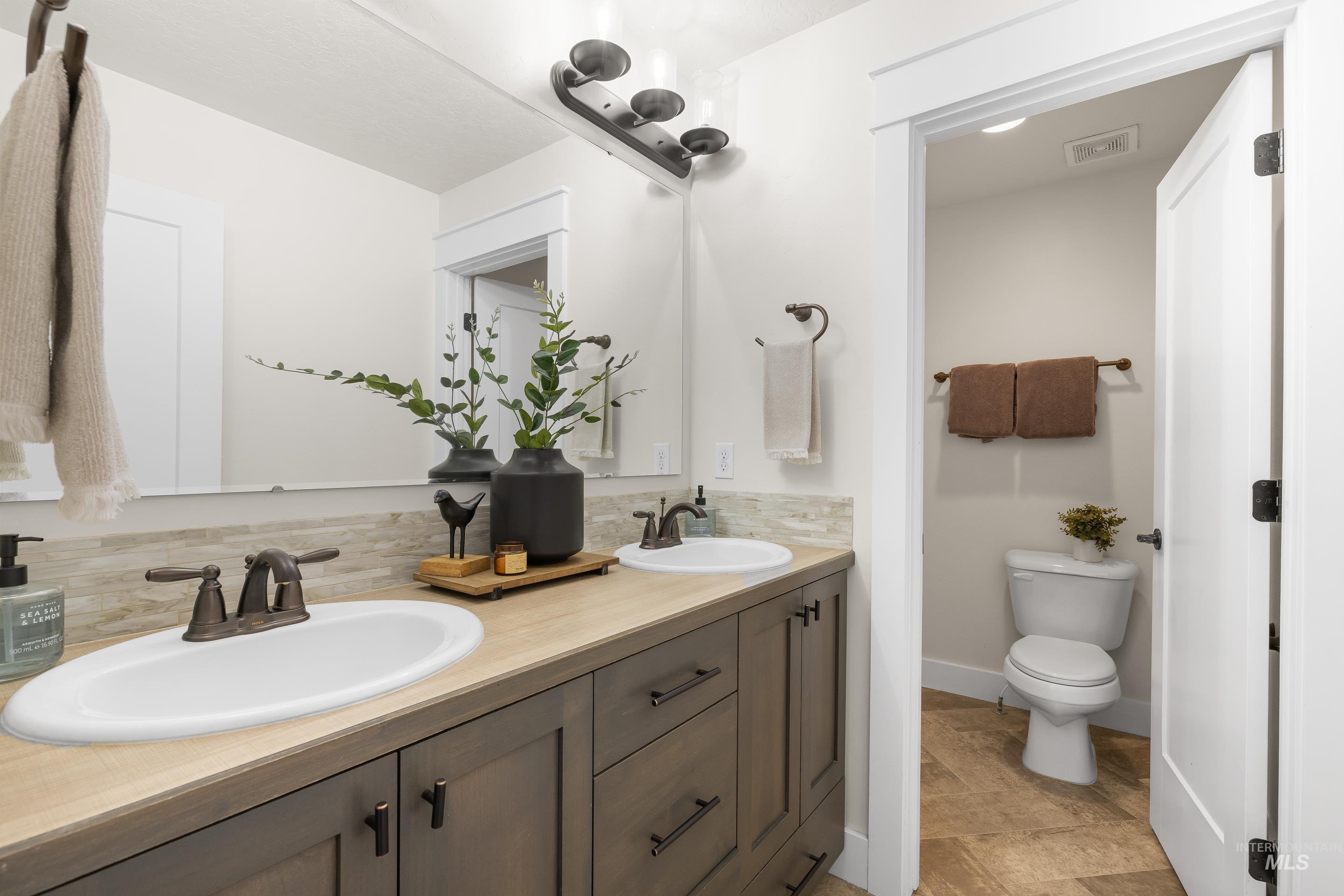 463 E Sicily Dr., Meridian, Idaho 83642, 5 Bedrooms, 3.5 Bathrooms, Residential For Sale, Price $814,900, 98979487