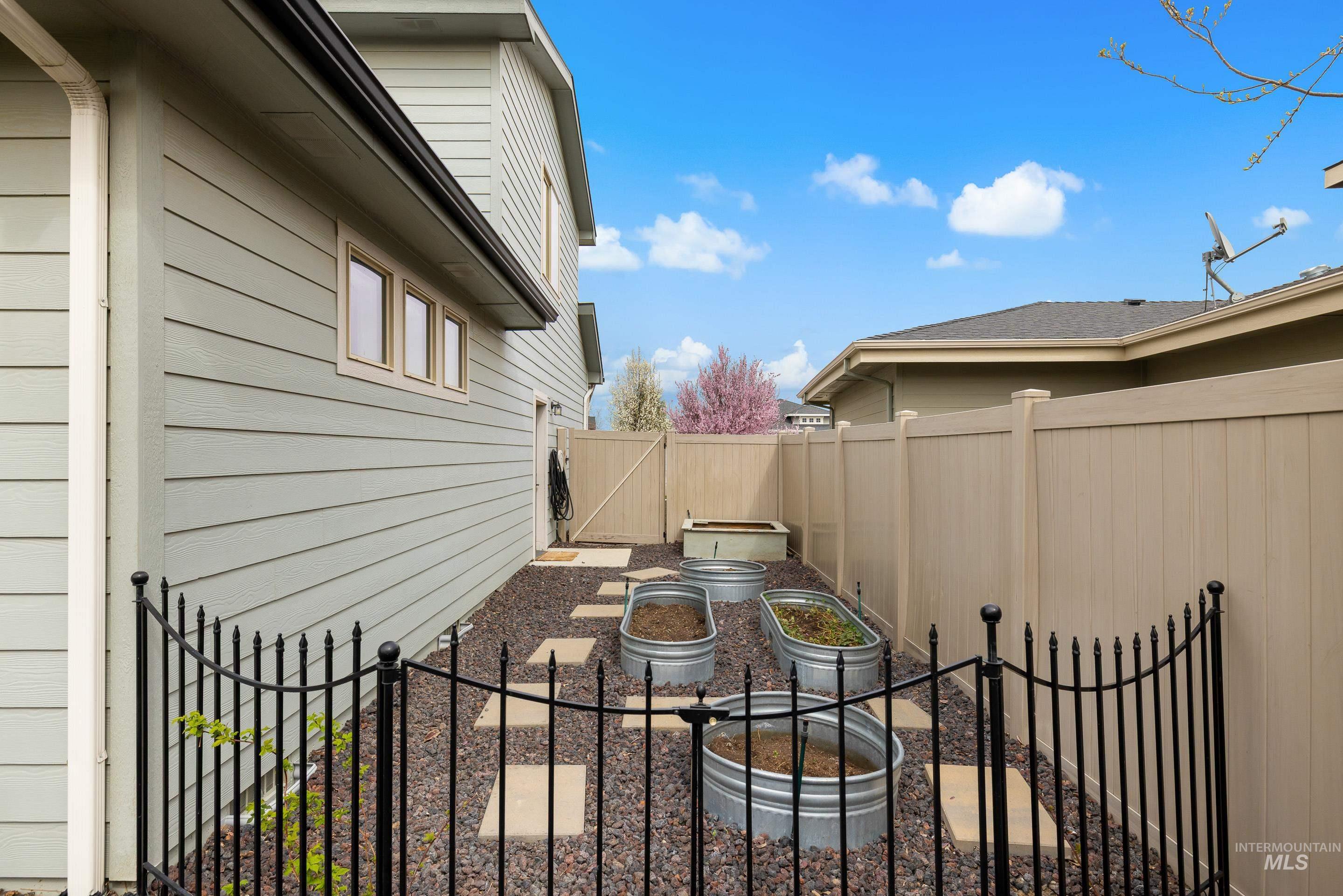 463 E Sicily Dr., Meridian, Idaho 83642, 5 Bedrooms, 3.5 Bathrooms, Residential For Sale, Price $814,900, 98979487