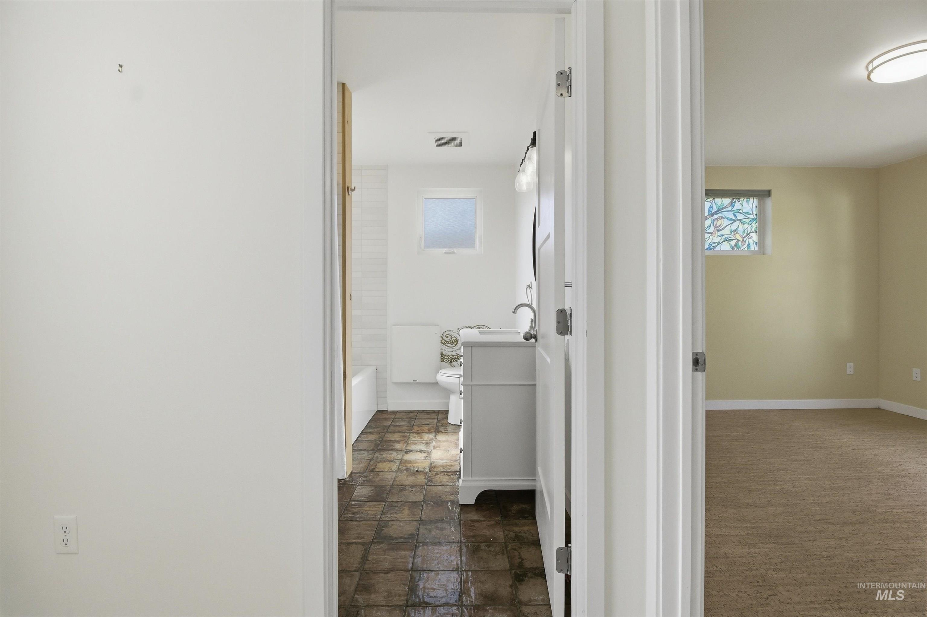 856 E 8th St., Moscow, Idaho 83843, 3 Bedrooms, 2 Bathrooms, Residential For Sale, Price $525,000, 98979488