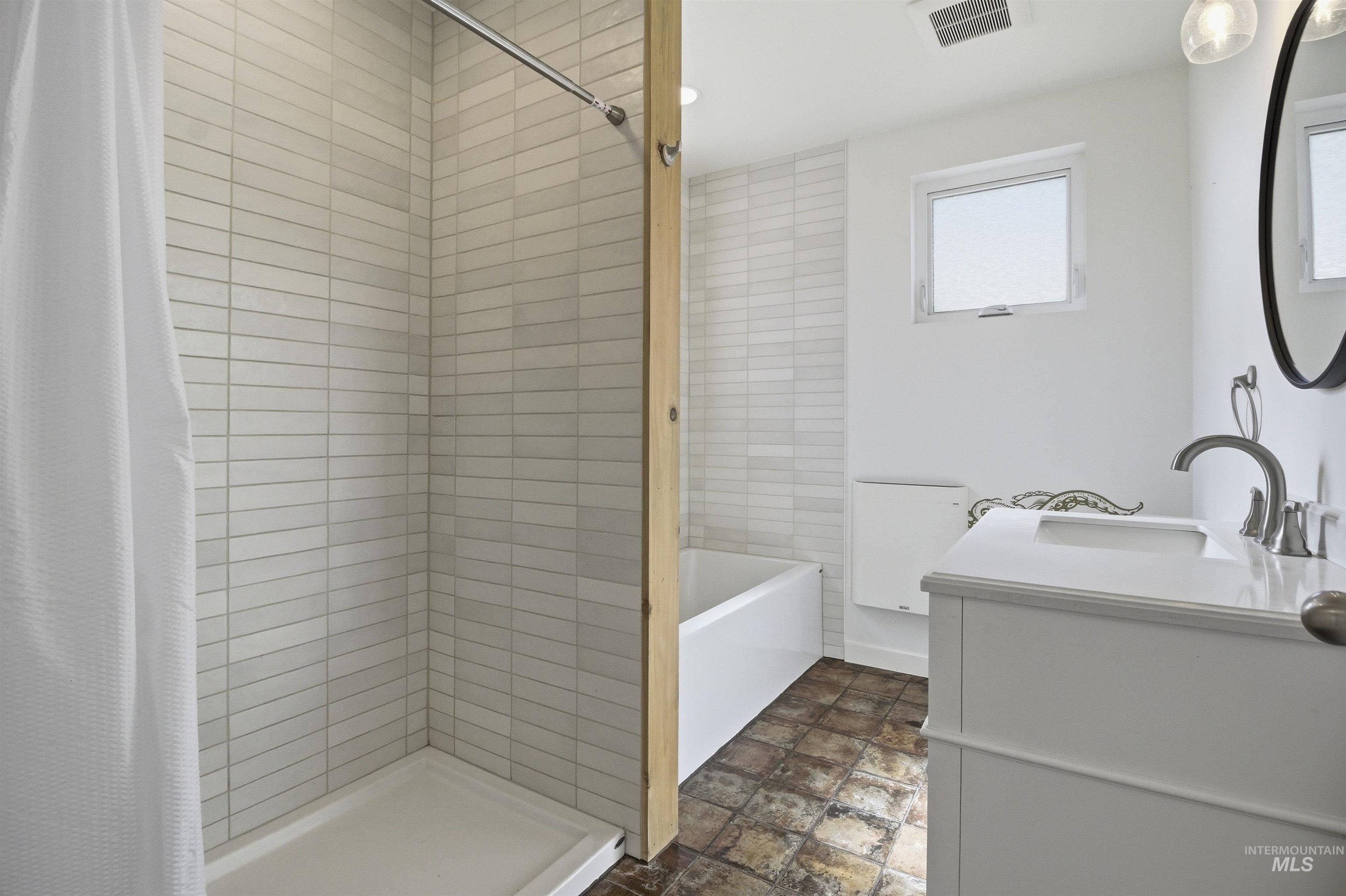 856 E 8th St., Moscow, Idaho 83843, 3 Bedrooms, 2 Bathrooms, Residential For Sale, Price $525,000, 98979488