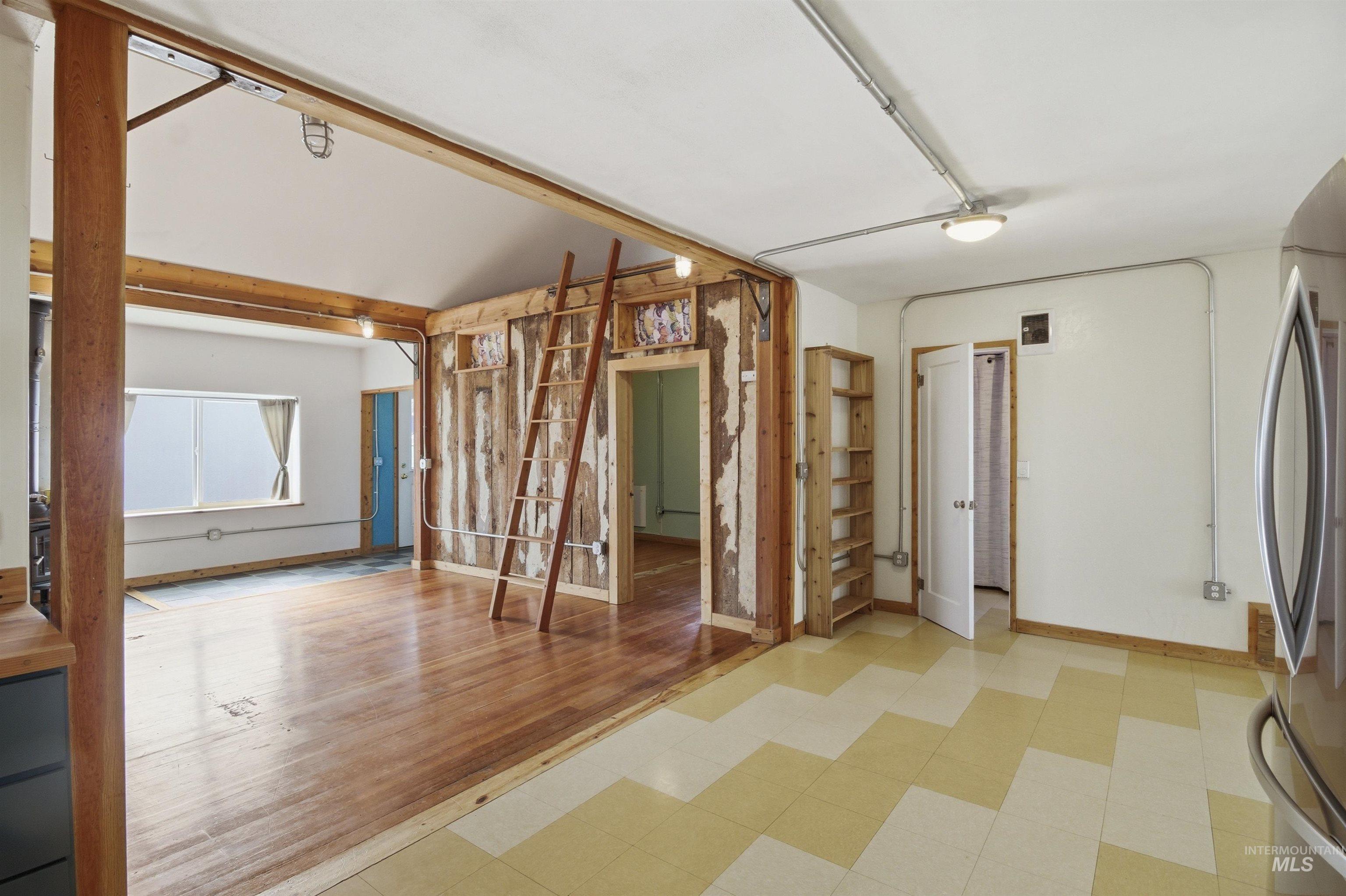 856 E 8th St., Moscow, Idaho 83843, 3 Bedrooms, 2 Bathrooms, Residential For Sale, Price $525,000, 98979488