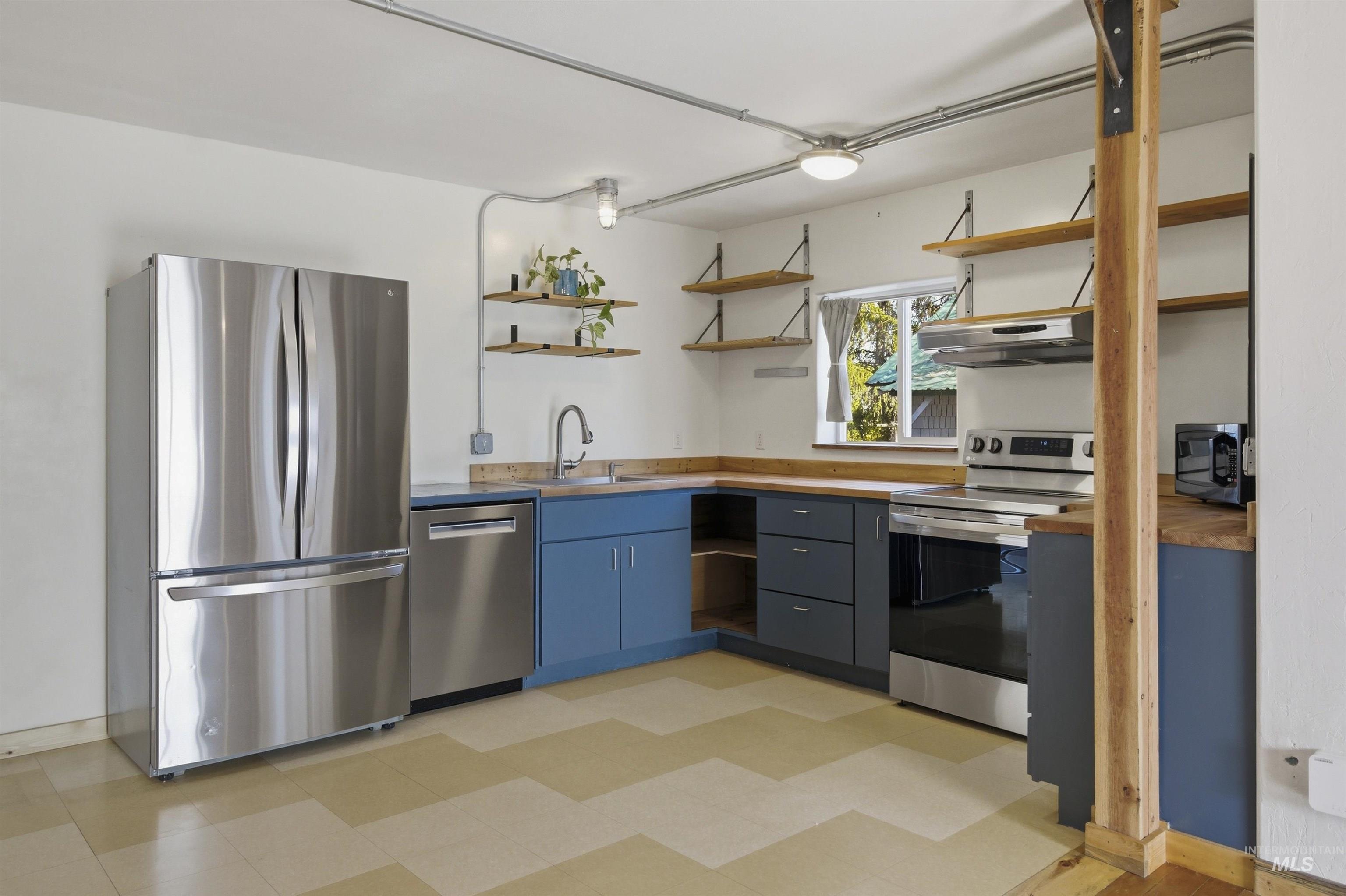 856 E 8th St., Moscow, Idaho 83843, 3 Bedrooms, 2 Bathrooms, Residential For Sale, Price $525,000, 98979488