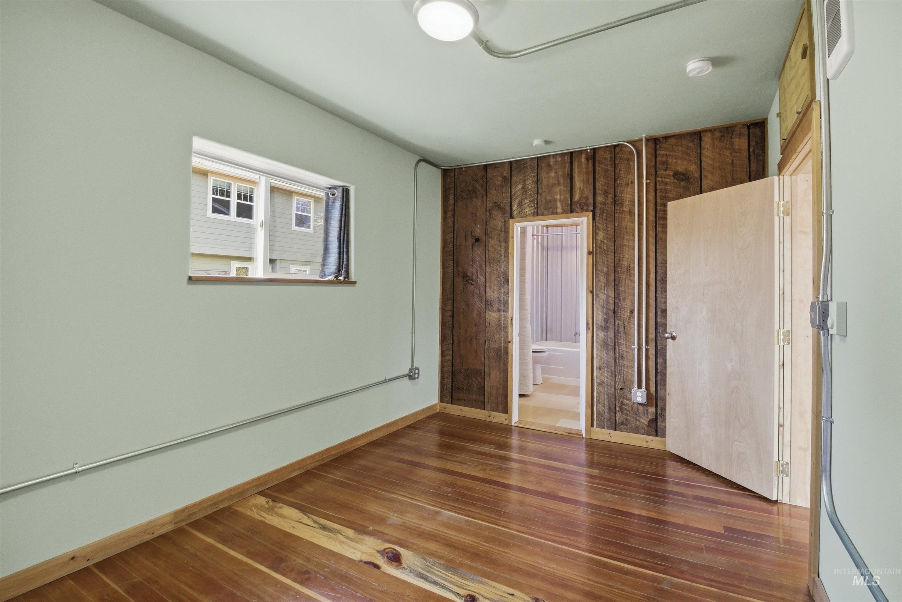 856 E 8th St., Moscow, Idaho 83843, 3 Bedrooms, 2 Bathrooms, Residential For Sale, Price $525,000, 98979488