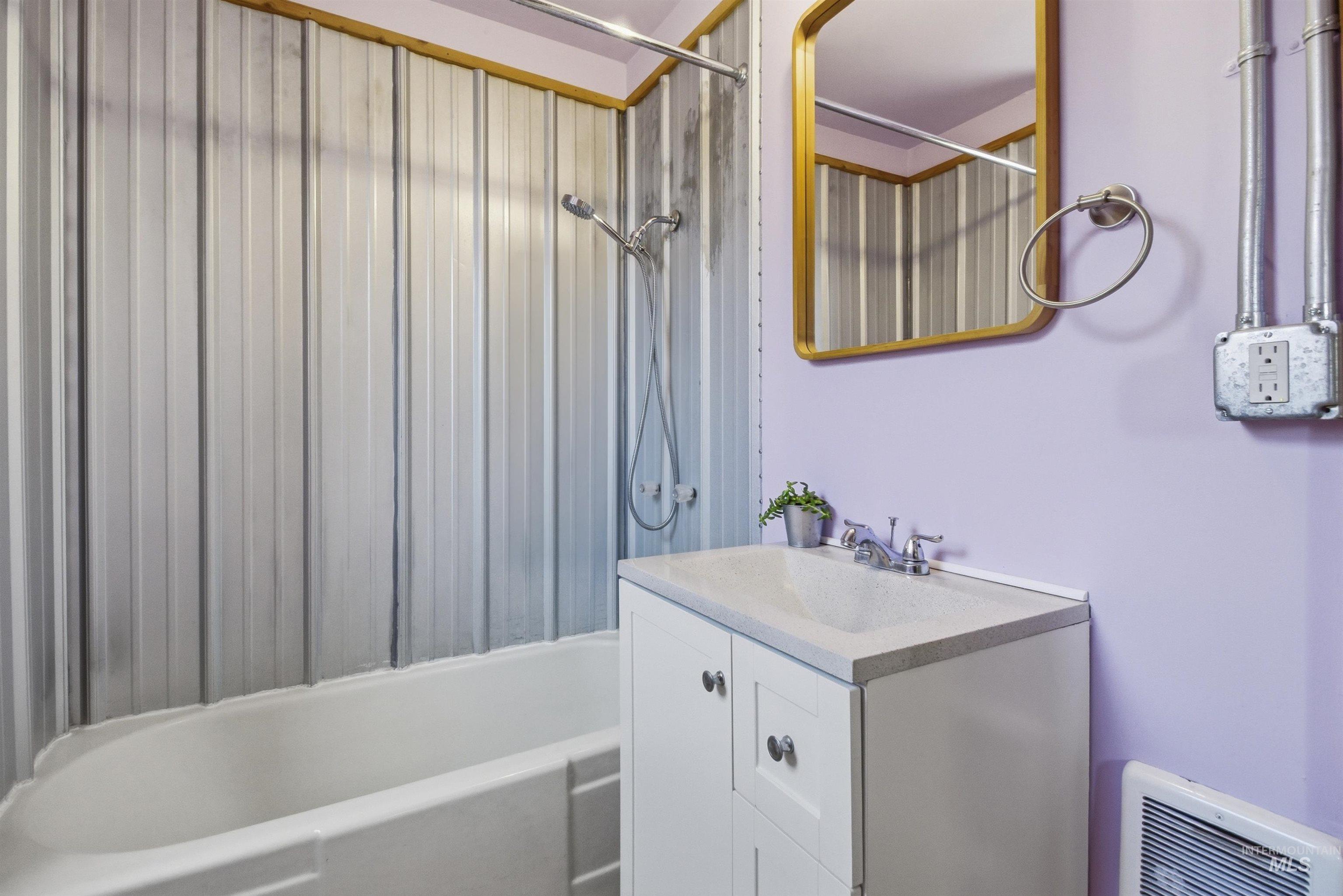 856 E 8th St., Moscow, Idaho 83843, 3 Bedrooms, 2 Bathrooms, Residential For Sale, Price $525,000, 98979488