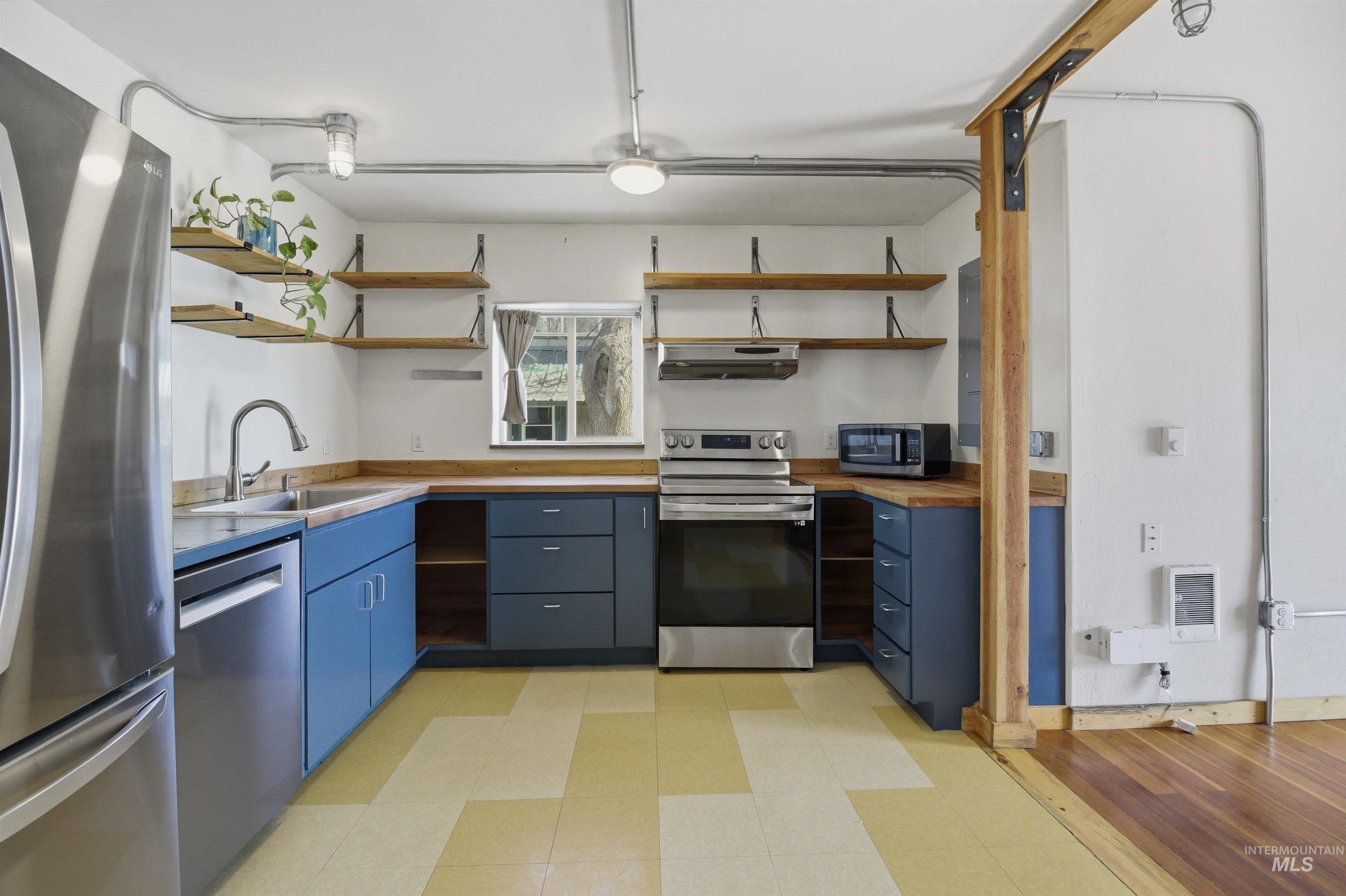 856 E 8th St., Moscow, Idaho 83843, 3 Bedrooms, 2 Bathrooms, Residential For Sale, Price $525,000, 98979488