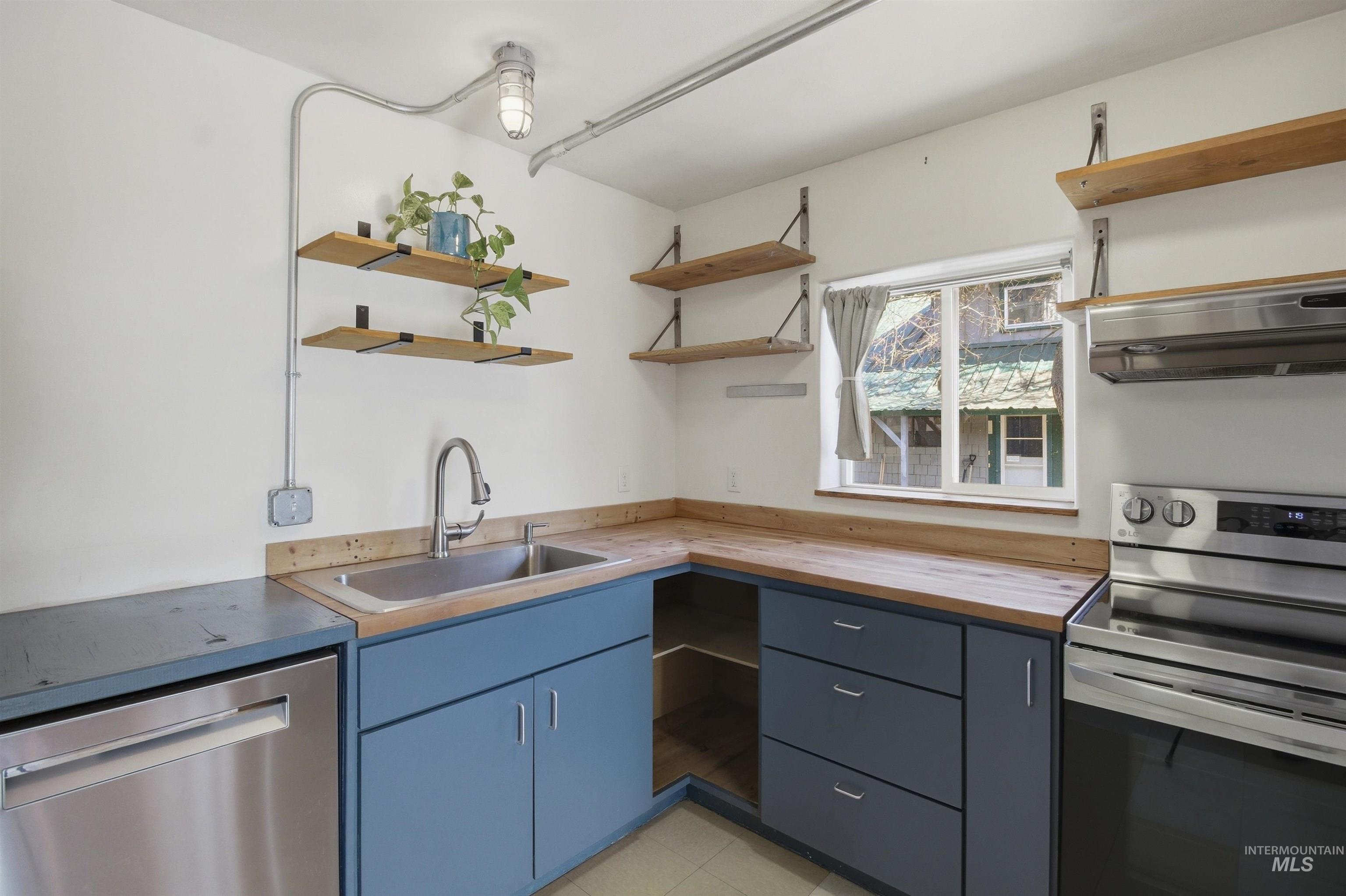 856 E 8th St., Moscow, Idaho 83843, 3 Bedrooms, 2 Bathrooms, Residential For Sale, Price $525,000, 98979488