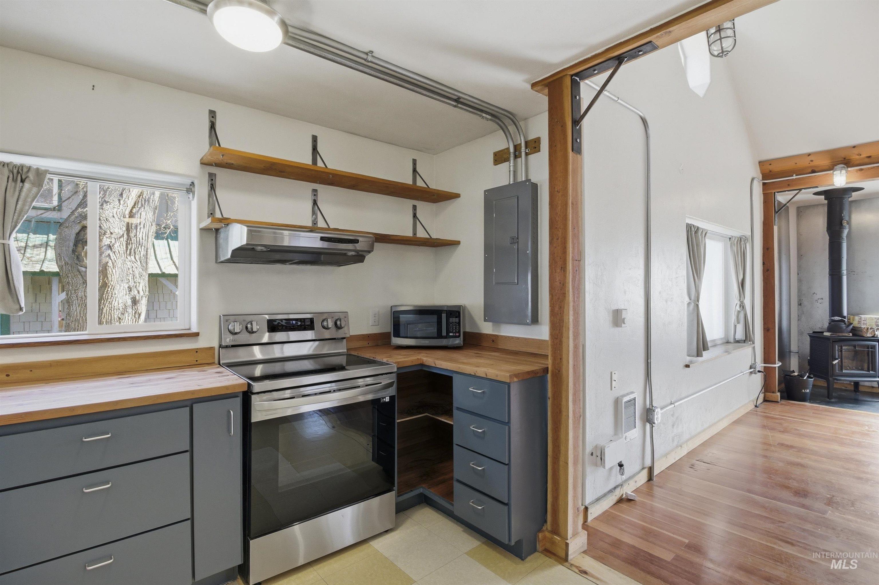 856 E 8th St., Moscow, Idaho 83843, 3 Bedrooms, 2 Bathrooms, Residential For Sale, Price $525,000, 98979488