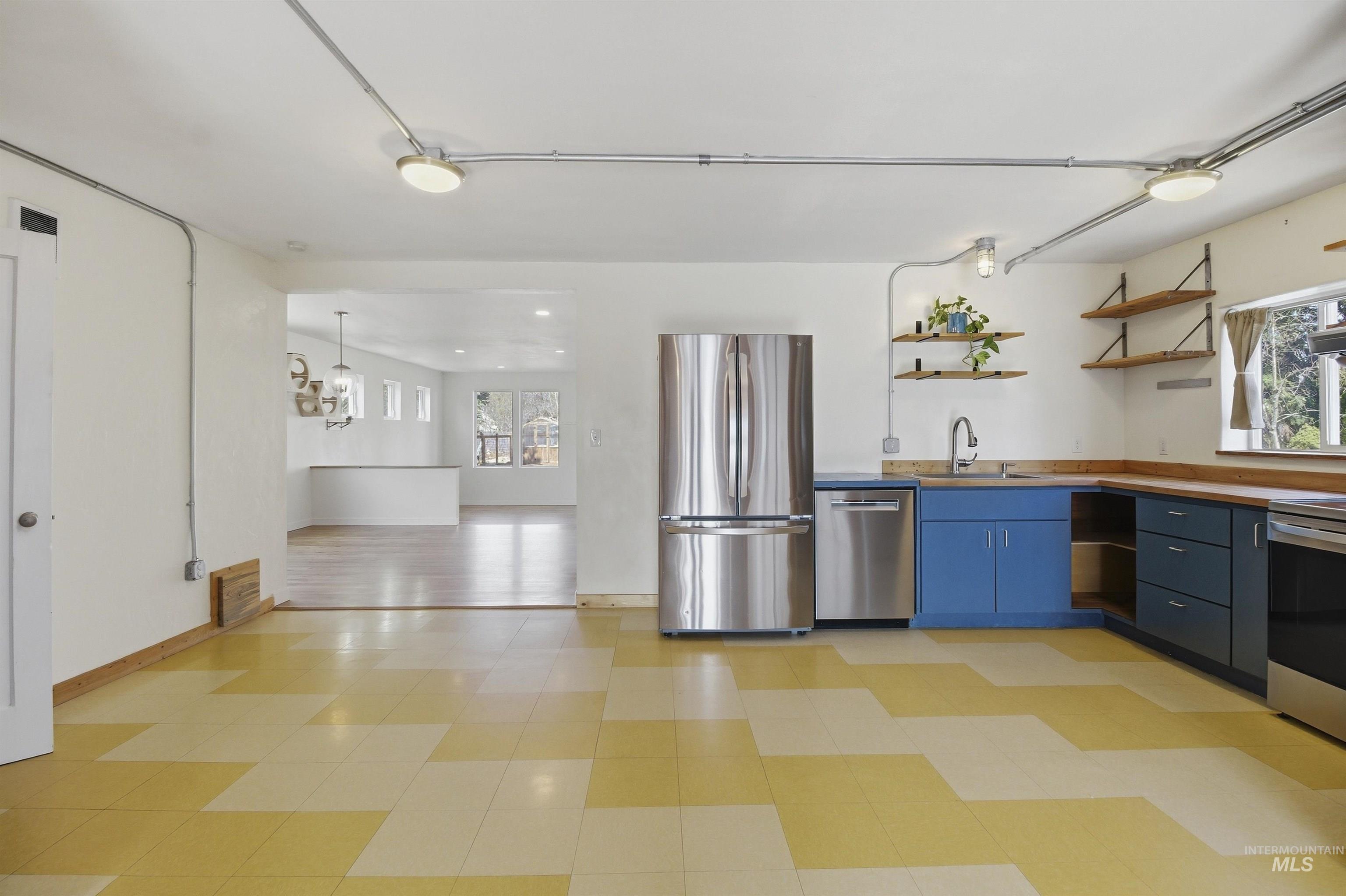 856 E 8th St., Moscow, Idaho 83843, 3 Bedrooms, 2 Bathrooms, Residential For Sale, Price $525,000, 98979488