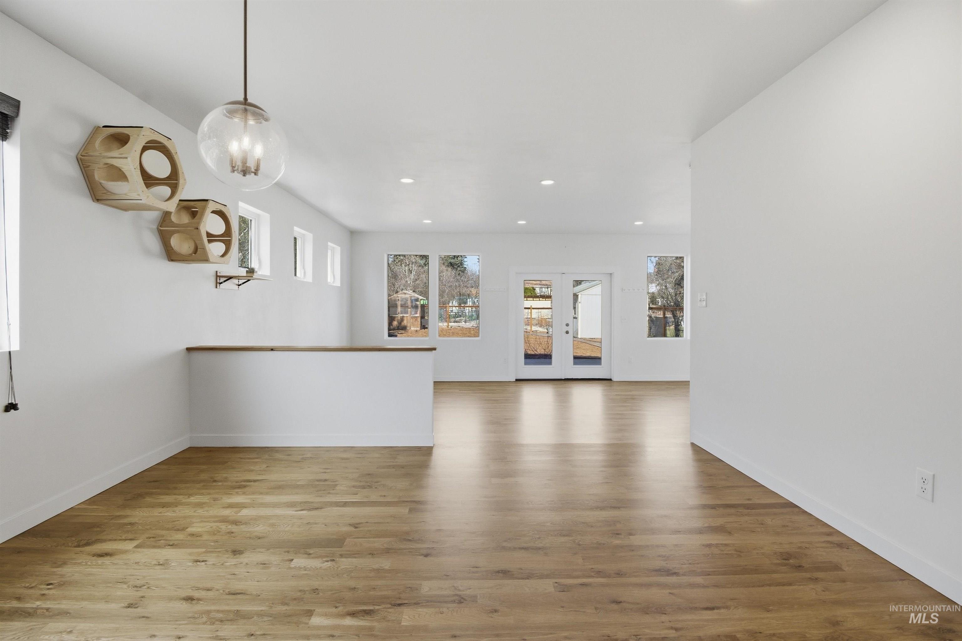 856 E 8th St., Moscow, Idaho 83843, 3 Bedrooms, 2 Bathrooms, Residential For Sale, Price $525,000, 98979488