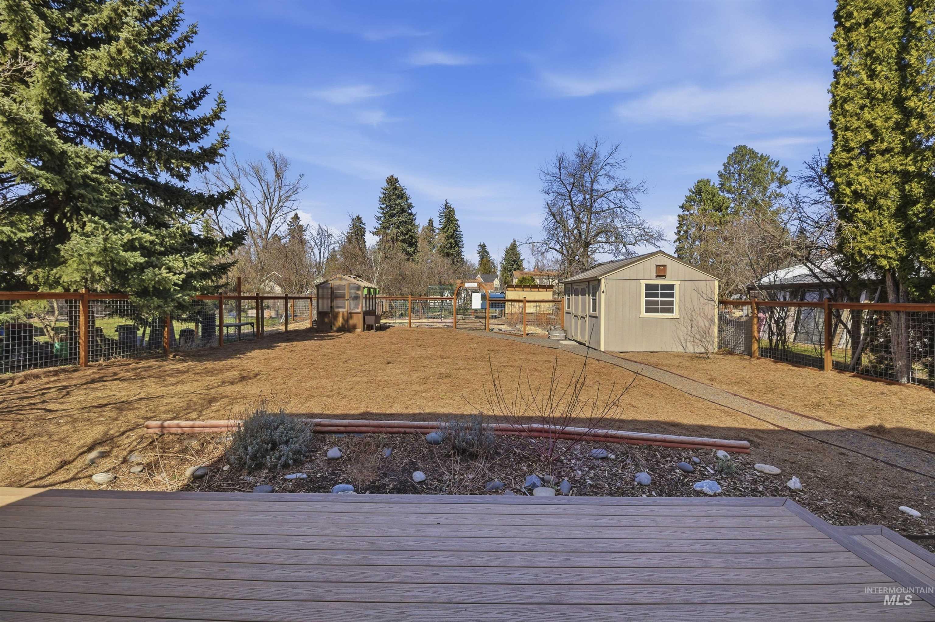 856 E 8th St., Moscow, Idaho 83843, 3 Bedrooms, 2 Bathrooms, Residential For Sale, Price $525,000, 98979488