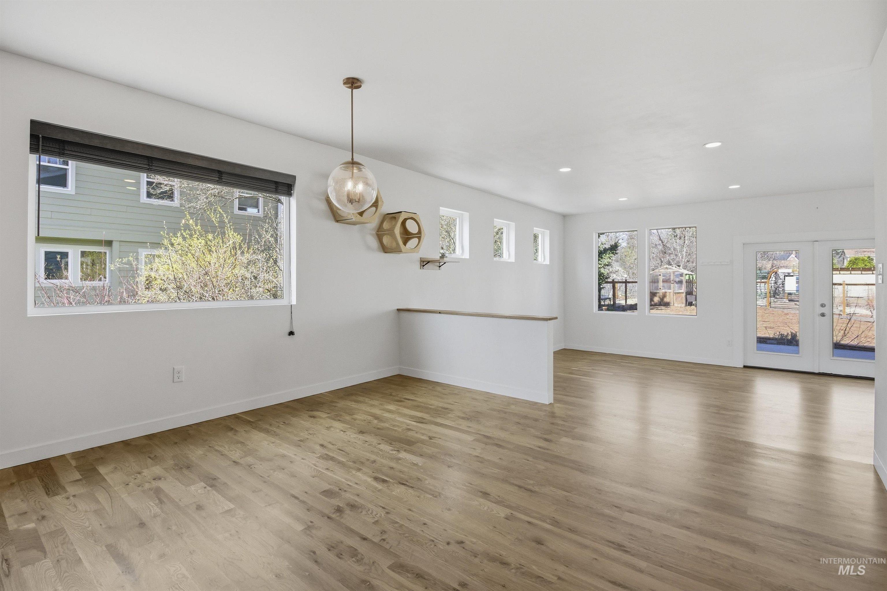 856 E 8th St., Moscow, Idaho 83843, 3 Bedrooms, 2 Bathrooms, Residential For Sale, Price $525,000, 98979488