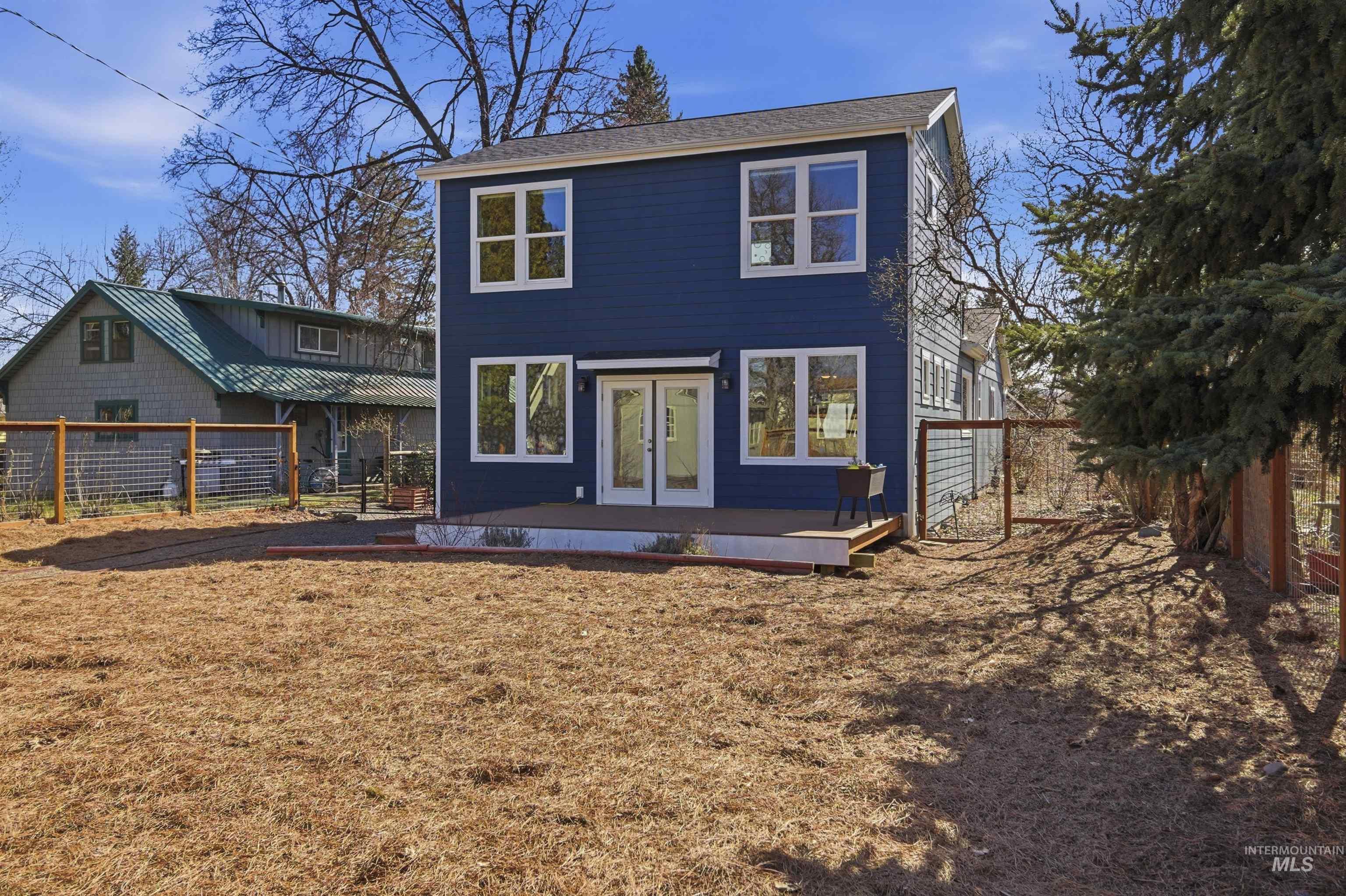 856 E 8th St., Moscow, Idaho 83843, 3 Bedrooms, 2 Bathrooms, Residential For Sale, Price $525,000, 98979488