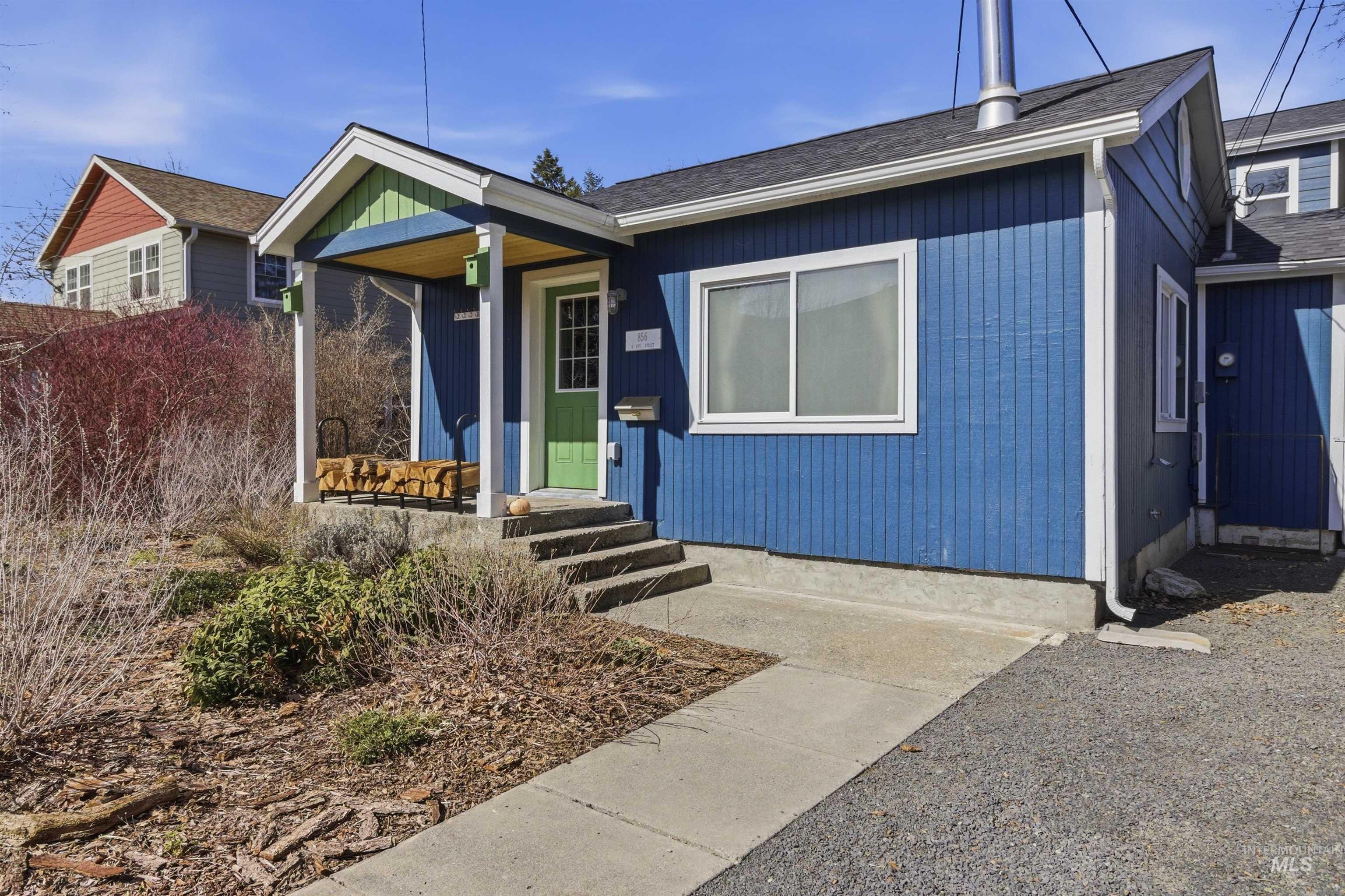 856 E 8th St., Moscow, Idaho 83843, 3 Bedrooms, 2 Bathrooms, Residential For Sale, Price $525,000, 98979488