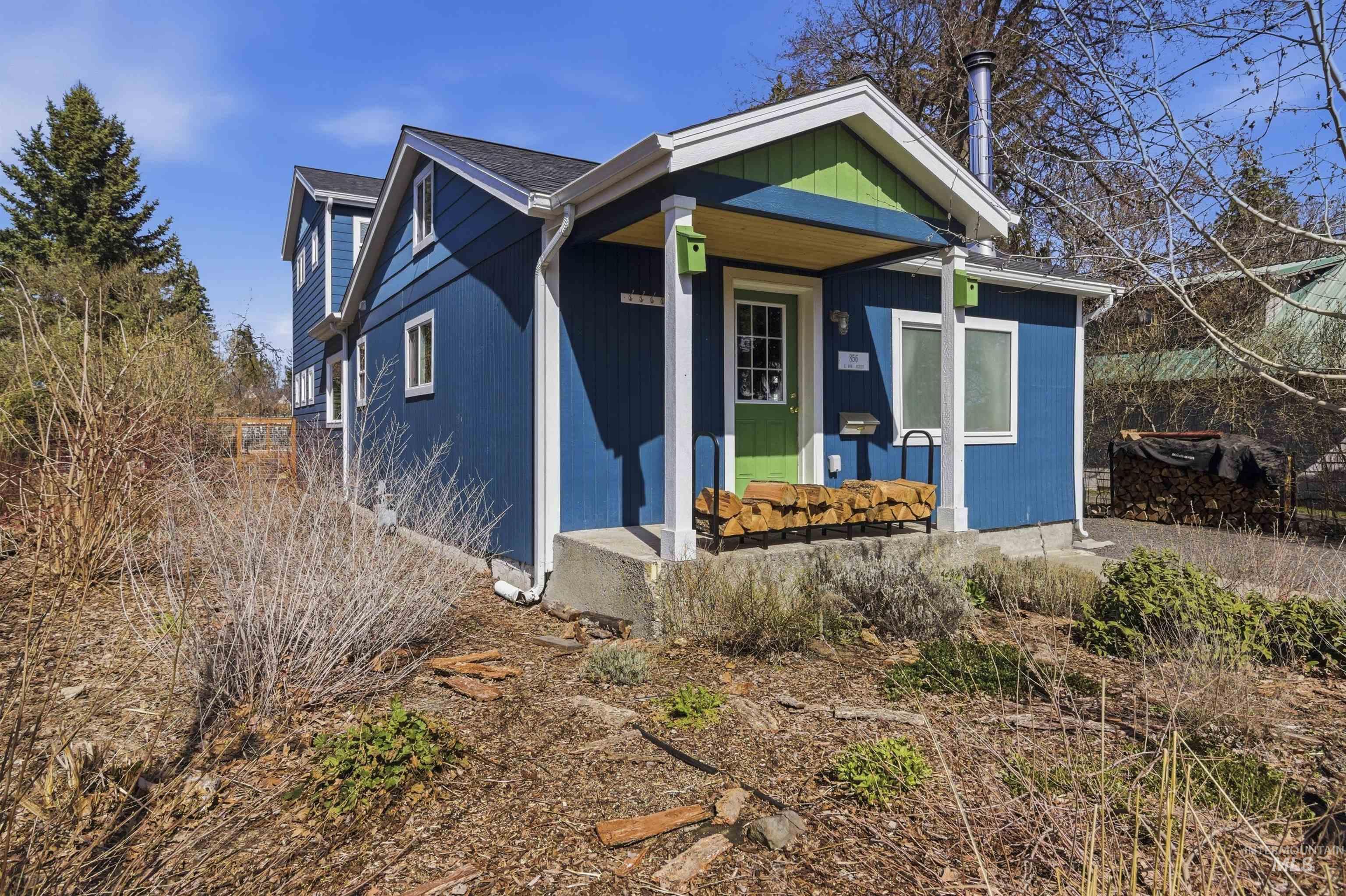 856 E 8th St., Moscow, Idaho 83843, 3 Bedrooms, 2 Bathrooms, Residential For Sale, Price $525,000, 98979488