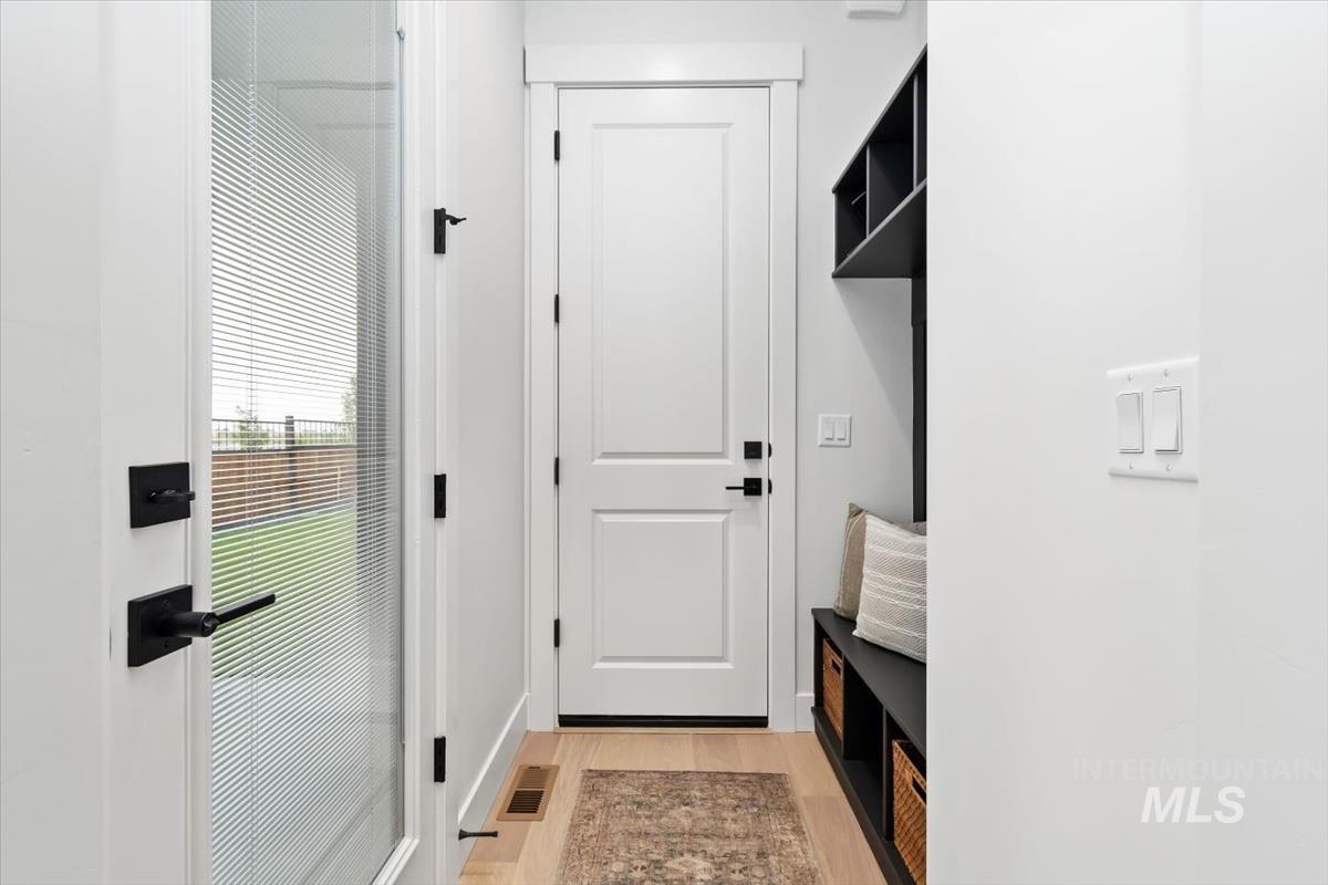 11337 S Corbalis Ln., Kuna, Idaho 83634, 3 Bedrooms, 2 Bathrooms, Residential For Sale, Price $599,990, 98979490