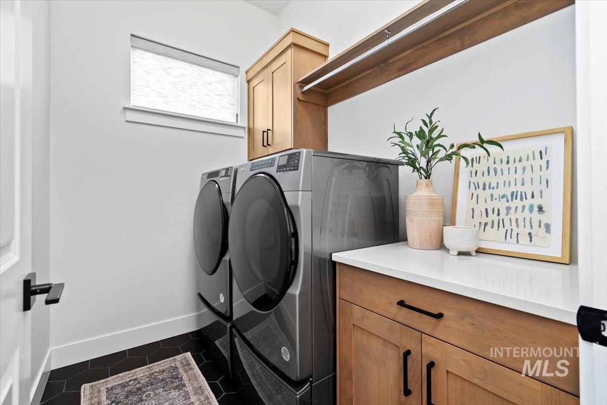 11337 S Corbalis Ln., Kuna, Idaho 83634, 3 Bedrooms, 2 Bathrooms, Residential For Sale, Price $599,990, 98979490