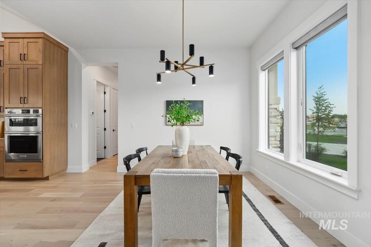 11337 S Corbalis Ln., Kuna, Idaho 83634, 3 Bedrooms, 2 Bathrooms, Residential For Sale, Price $599,990, 98979490