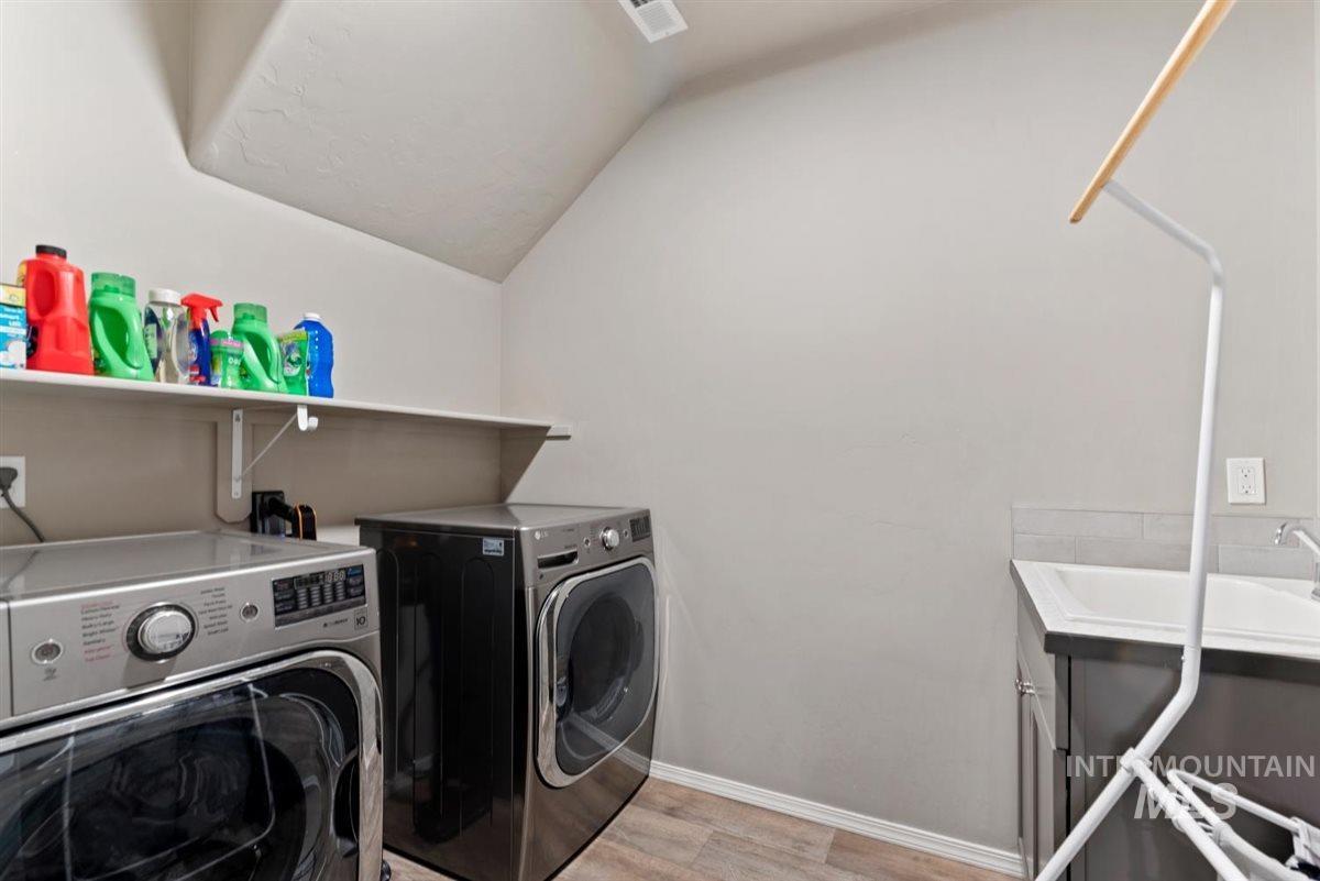 29 N Mingus Ave, Nampa, Idaho 83651, 4 Bedrooms, 3 Bathrooms, Residential For Sale, Price $535,999, 98979491