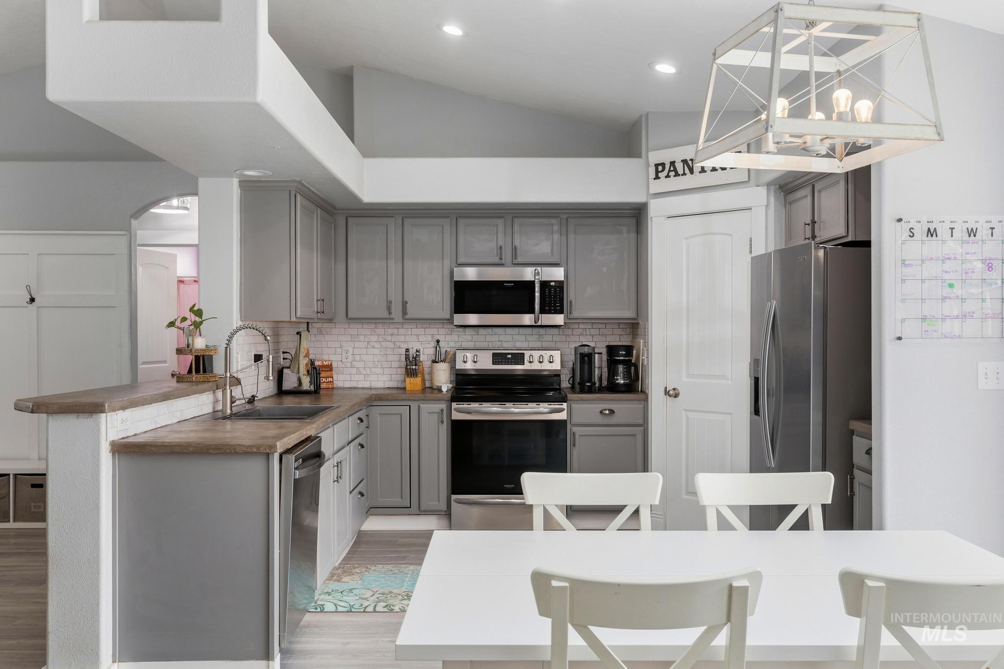 2713 Wintercrest, Caldwell, Idaho 83607, 3 Bedrooms, 2 Bathrooms, Residential For Sale, Price $375,000, 98979493