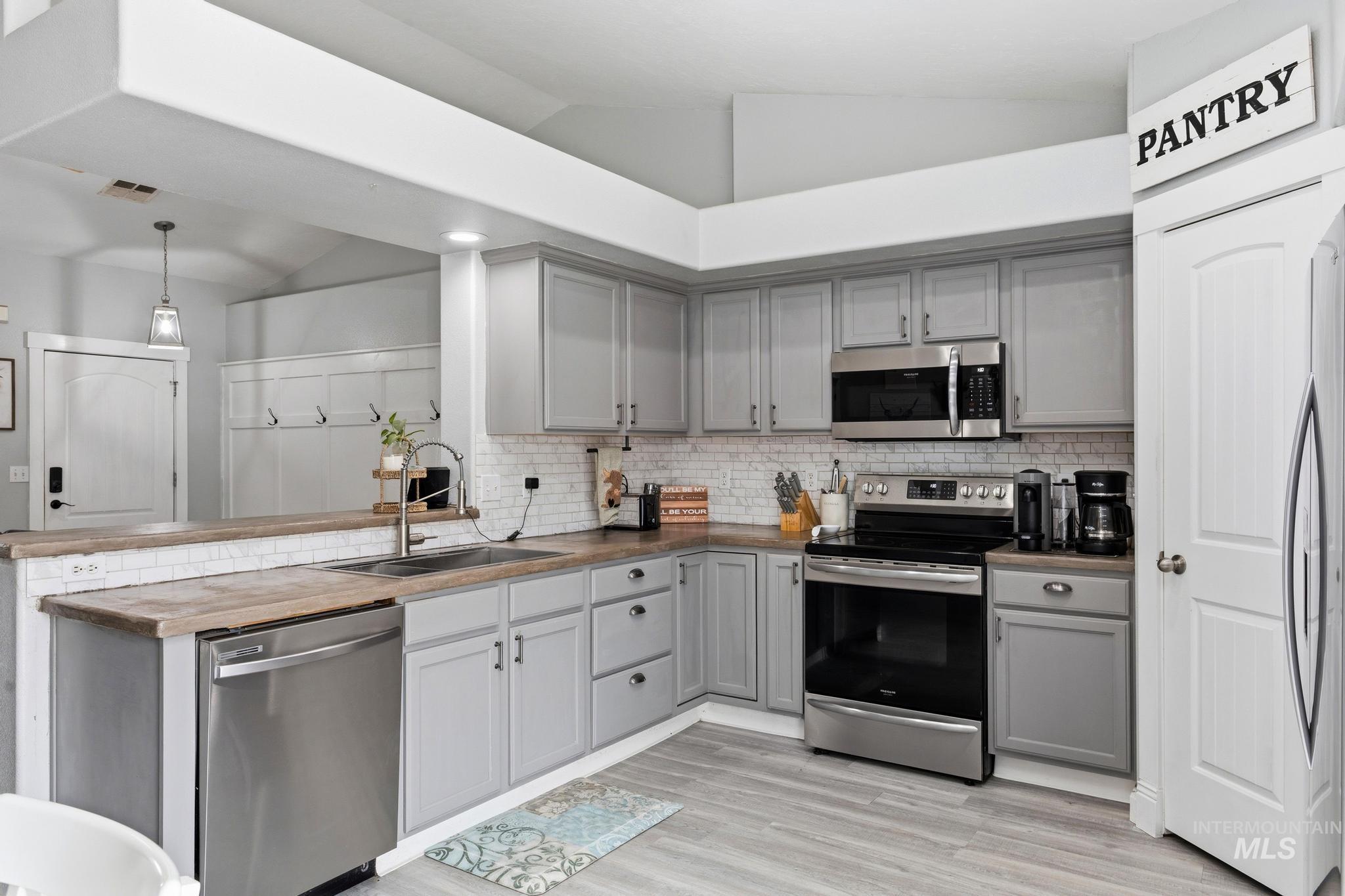 2713 Wintercrest, Caldwell, Idaho 83607, 3 Bedrooms, 2 Bathrooms, Residential For Sale, Price $375,000, 98979493