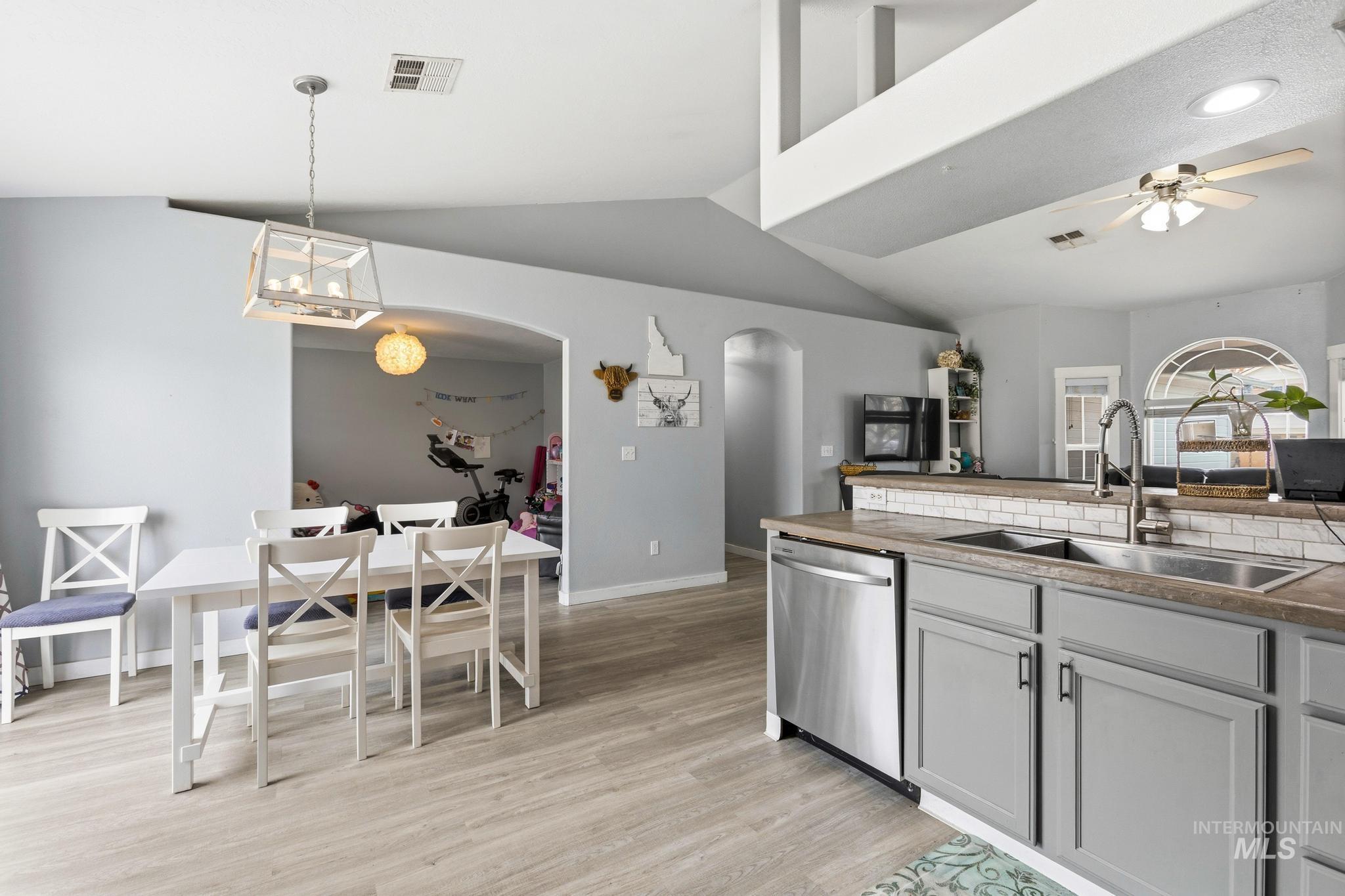 2713 Wintercrest, Caldwell, Idaho 83607, 3 Bedrooms, 2 Bathrooms, Residential For Sale, Price $375,000, 98979493