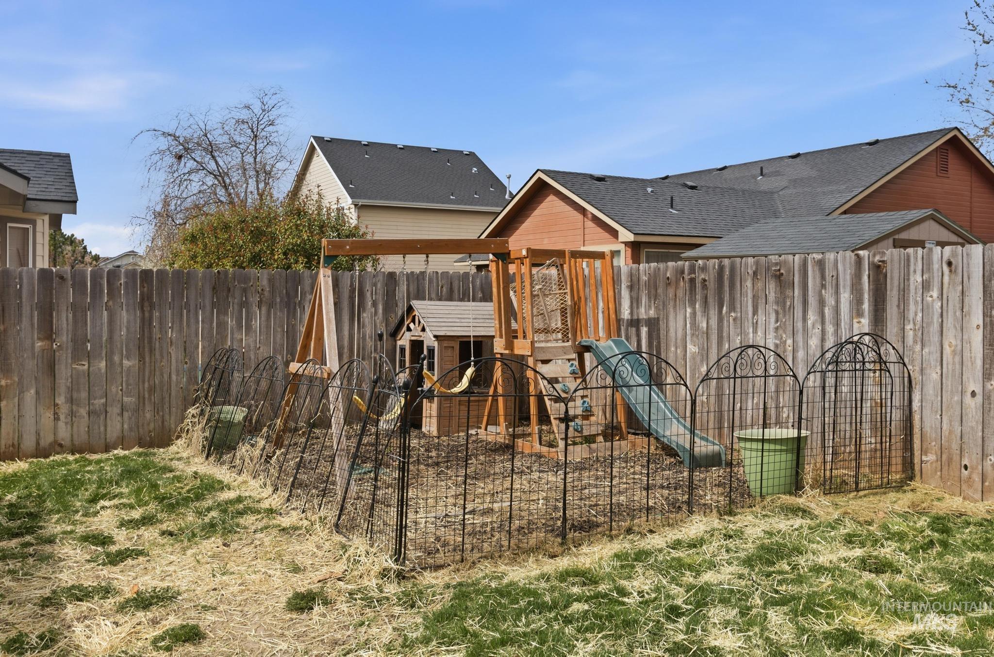 2713 Wintercrest, Caldwell, Idaho 83607, 3 Bedrooms, 2 Bathrooms, Residential For Sale, Price $375,000, 98979493