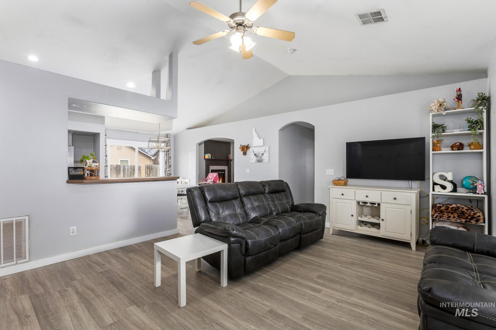 2713 Wintercrest, Caldwell, Idaho 83607, 3 Bedrooms, 2 Bathrooms, Residential For Sale, Price $375,000, 98979493